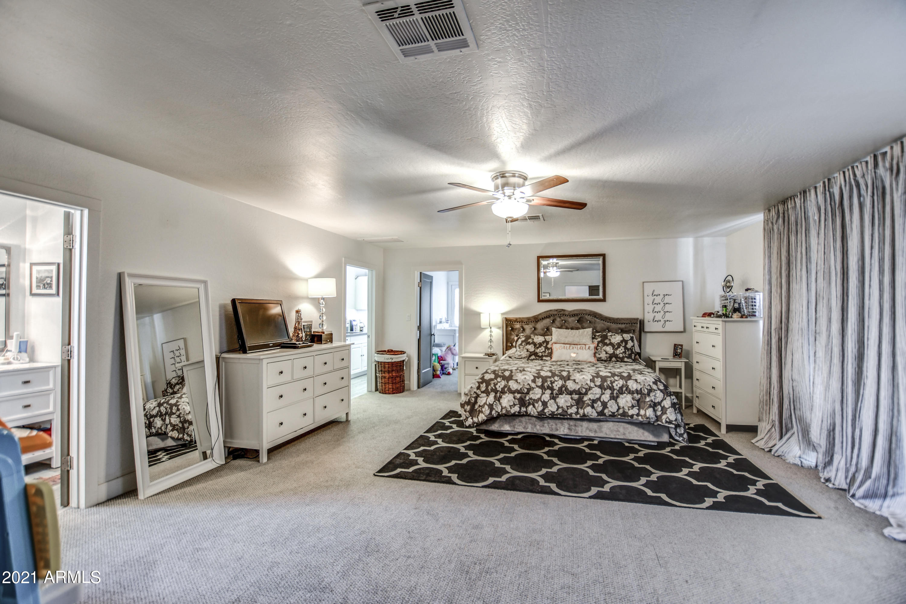 3121 N 26th Place