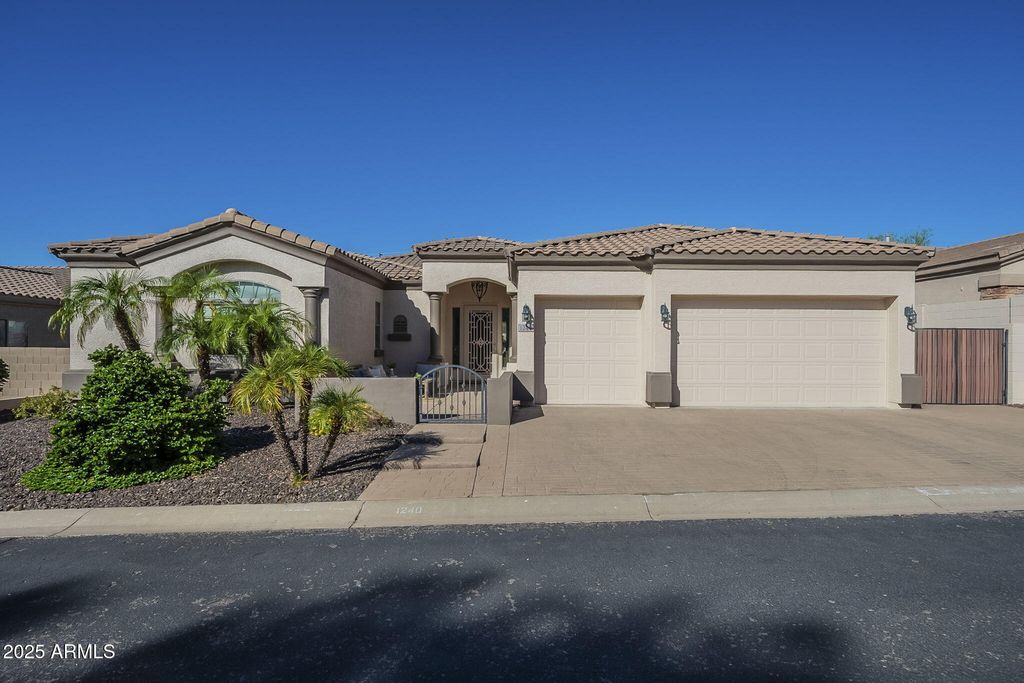 Photo of 1240 N Bernard Circle, Mesa, AZ 85207 (MLS # 6931602)