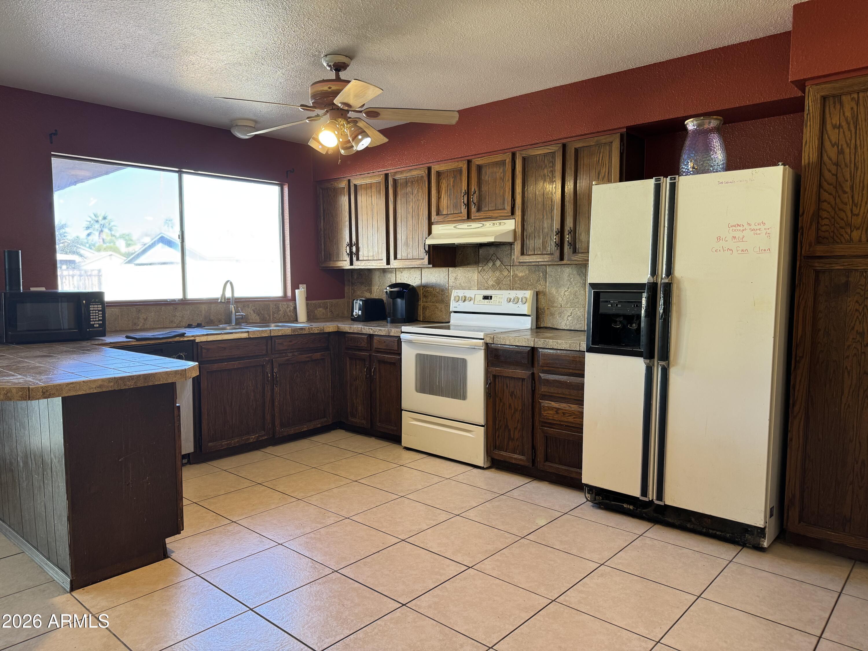 1814 W CHEYENNE Drive