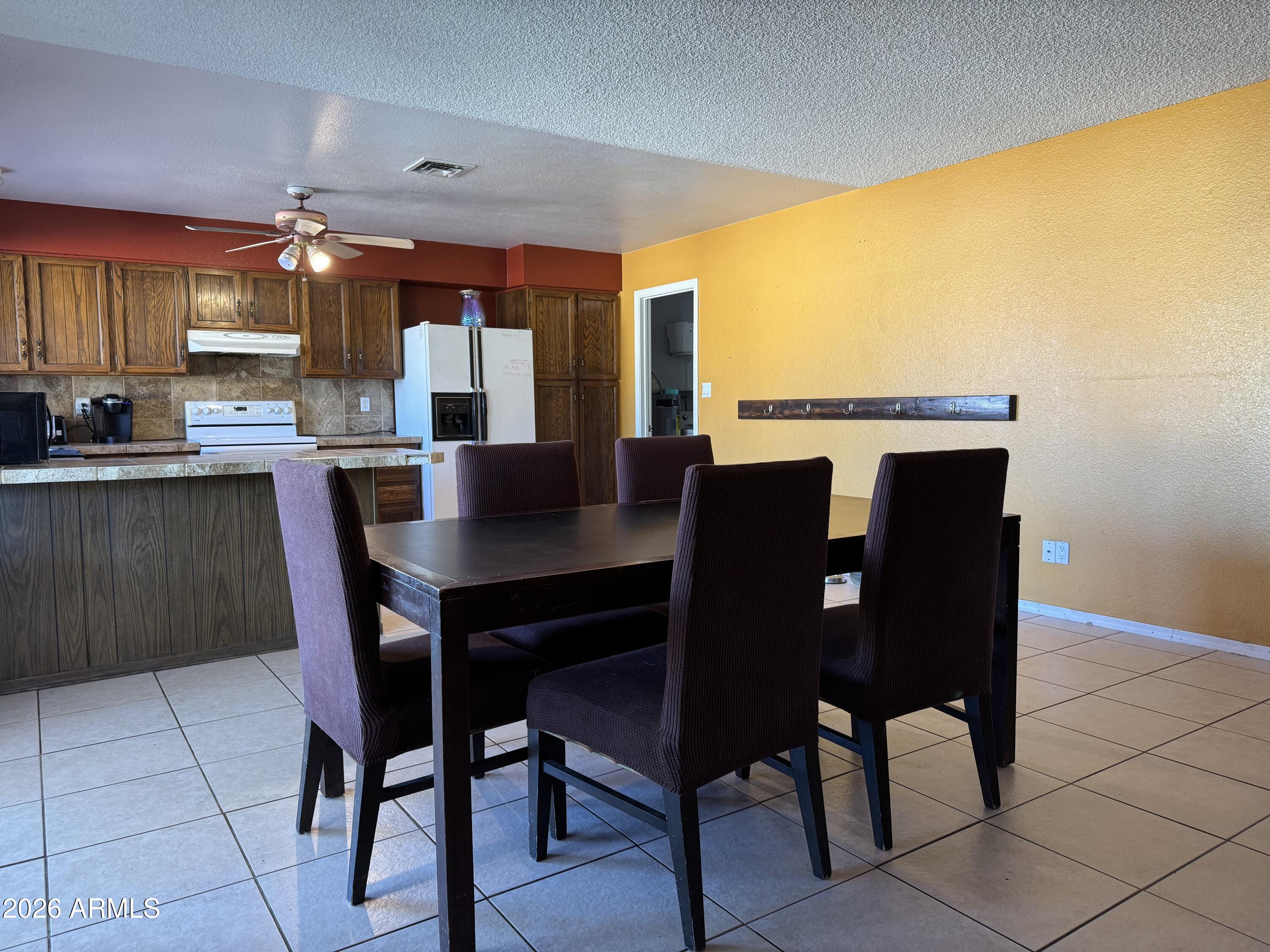 1814 W CHEYENNE Drive