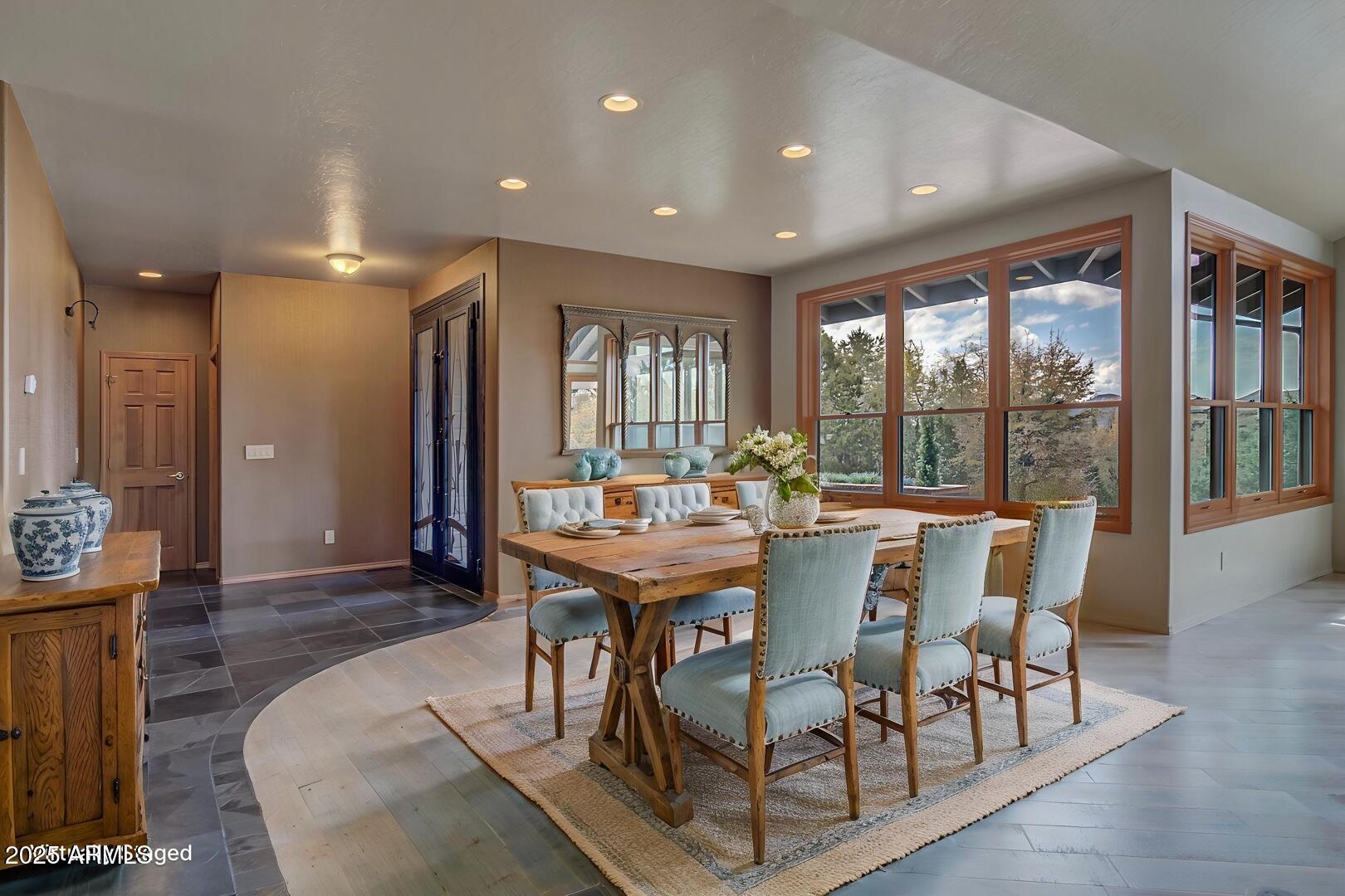 2710 E COYOTE MINT Circle