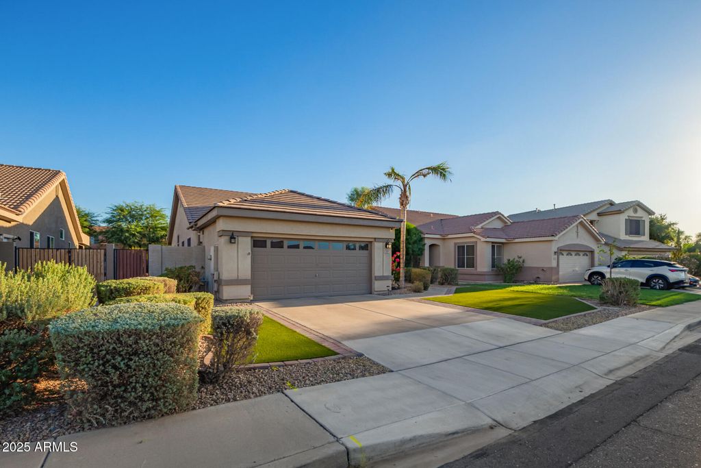 Photo of 1405 W Musket Way, Chandler, AZ 85286 (MLS # 6927132)