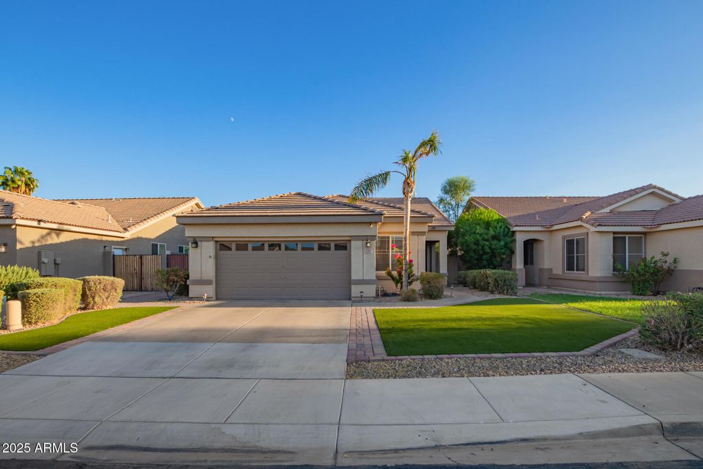 Photo of 1405 W Musket Way, Chandler, AZ 85286 (MLS # 6927132)