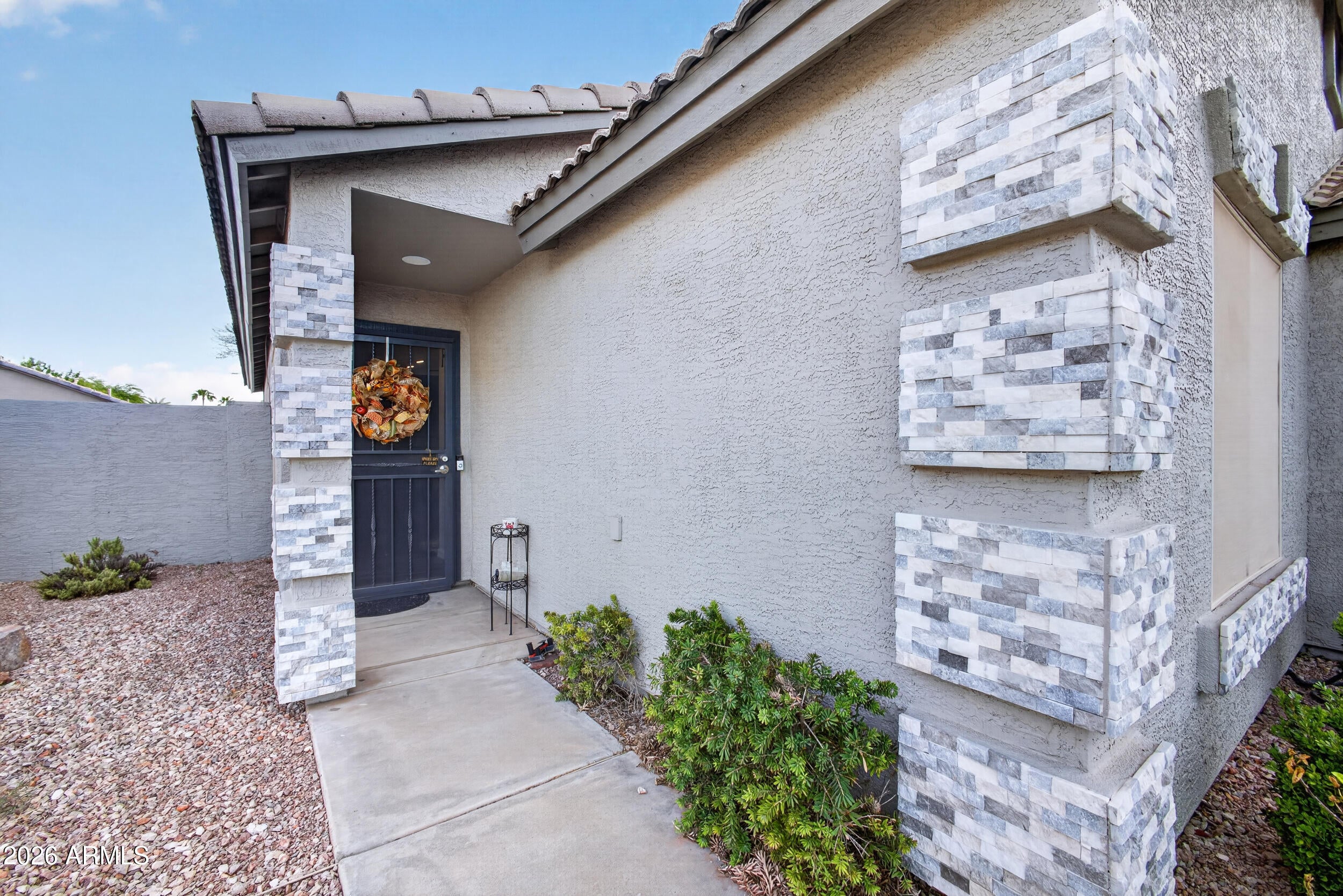 1413 W VAUGHN Avenue