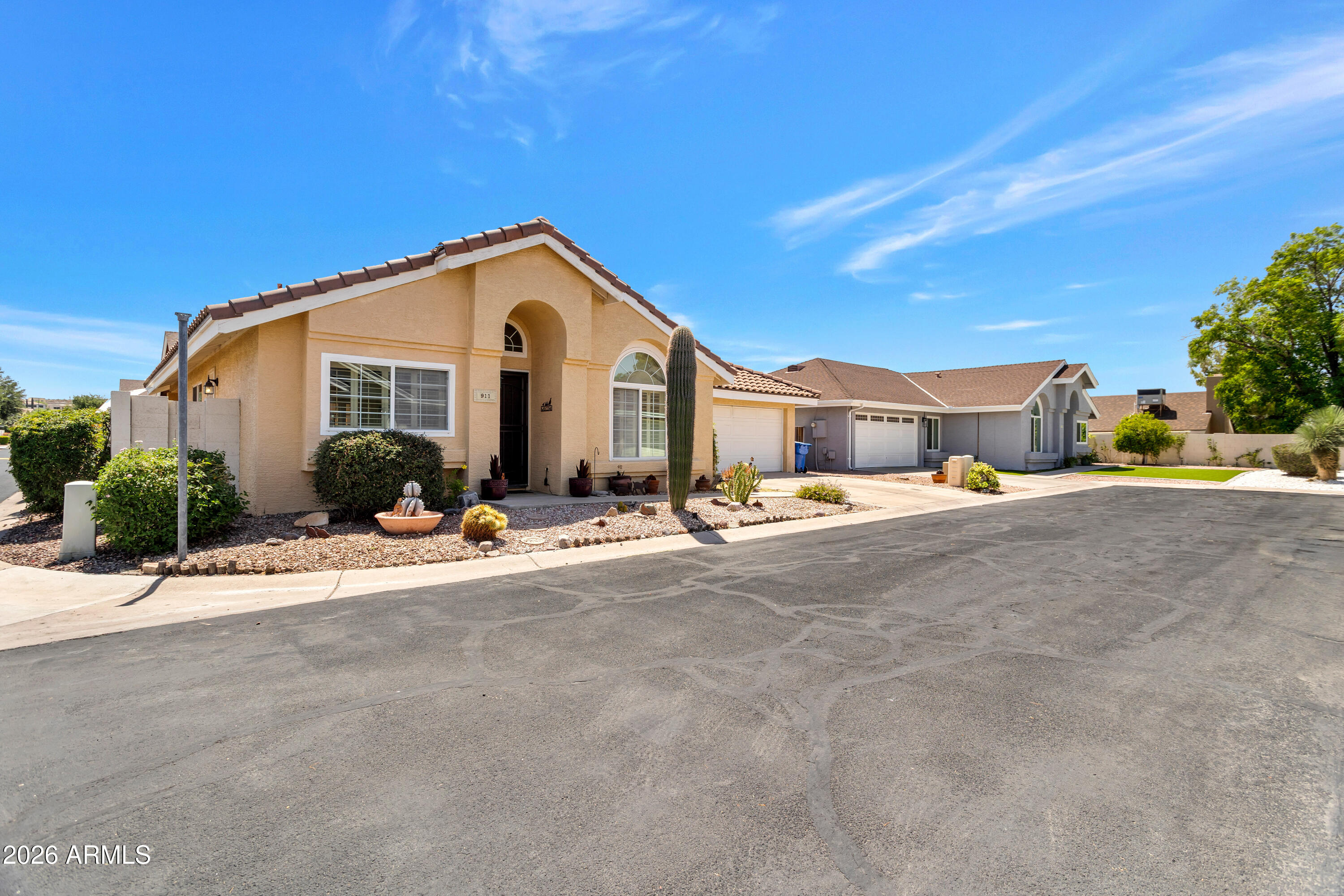 911 E ANNETTE Drive