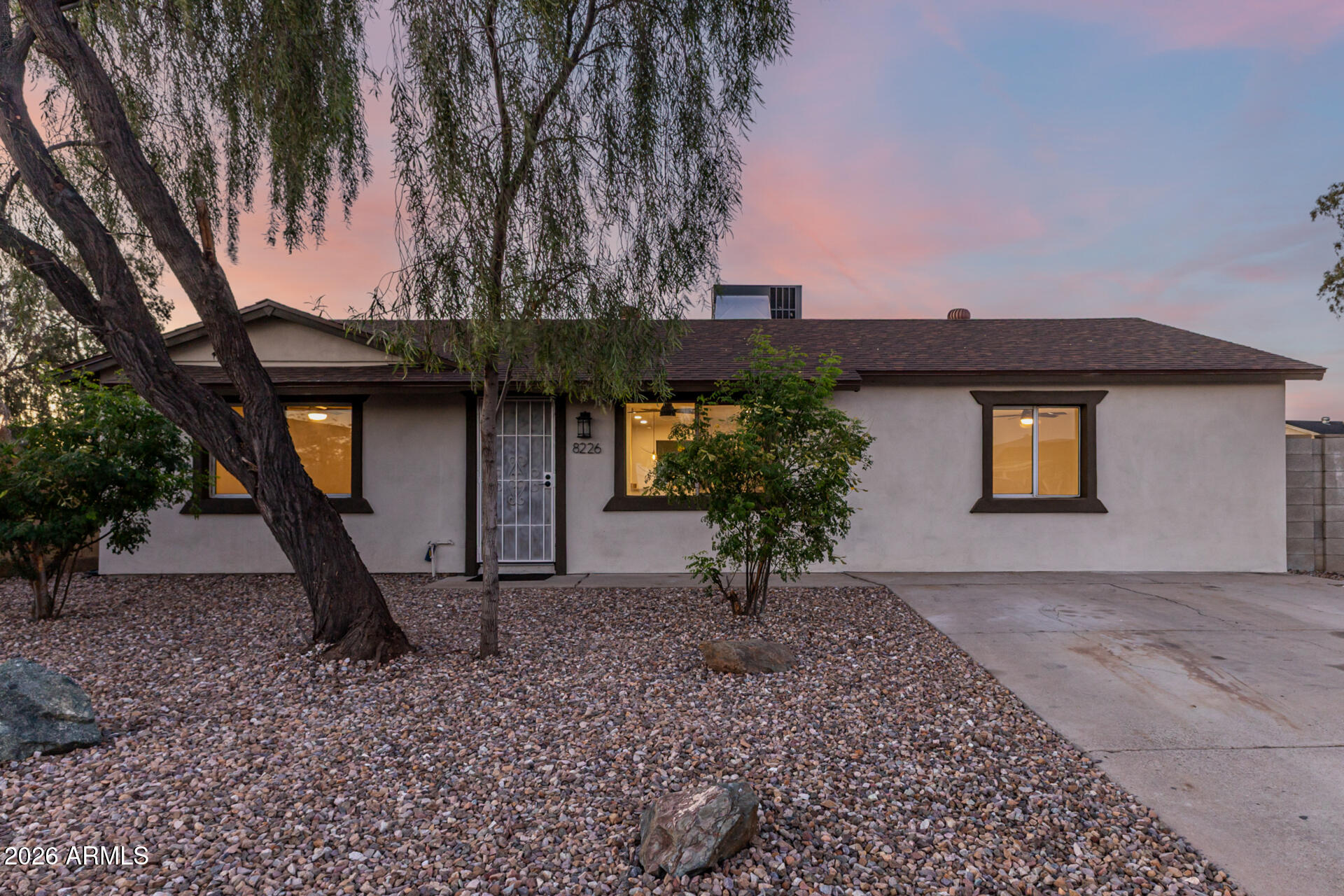 8226 W MEADOWBROOK Avenue