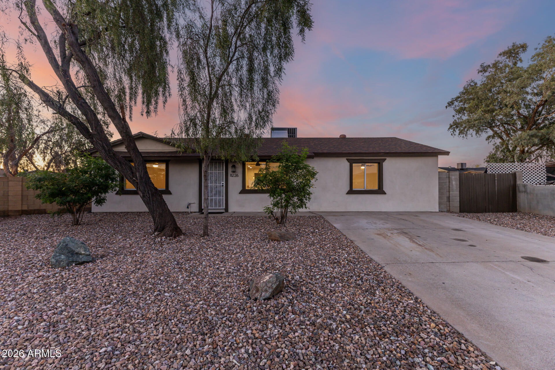 8226 W MEADOWBROOK Avenue