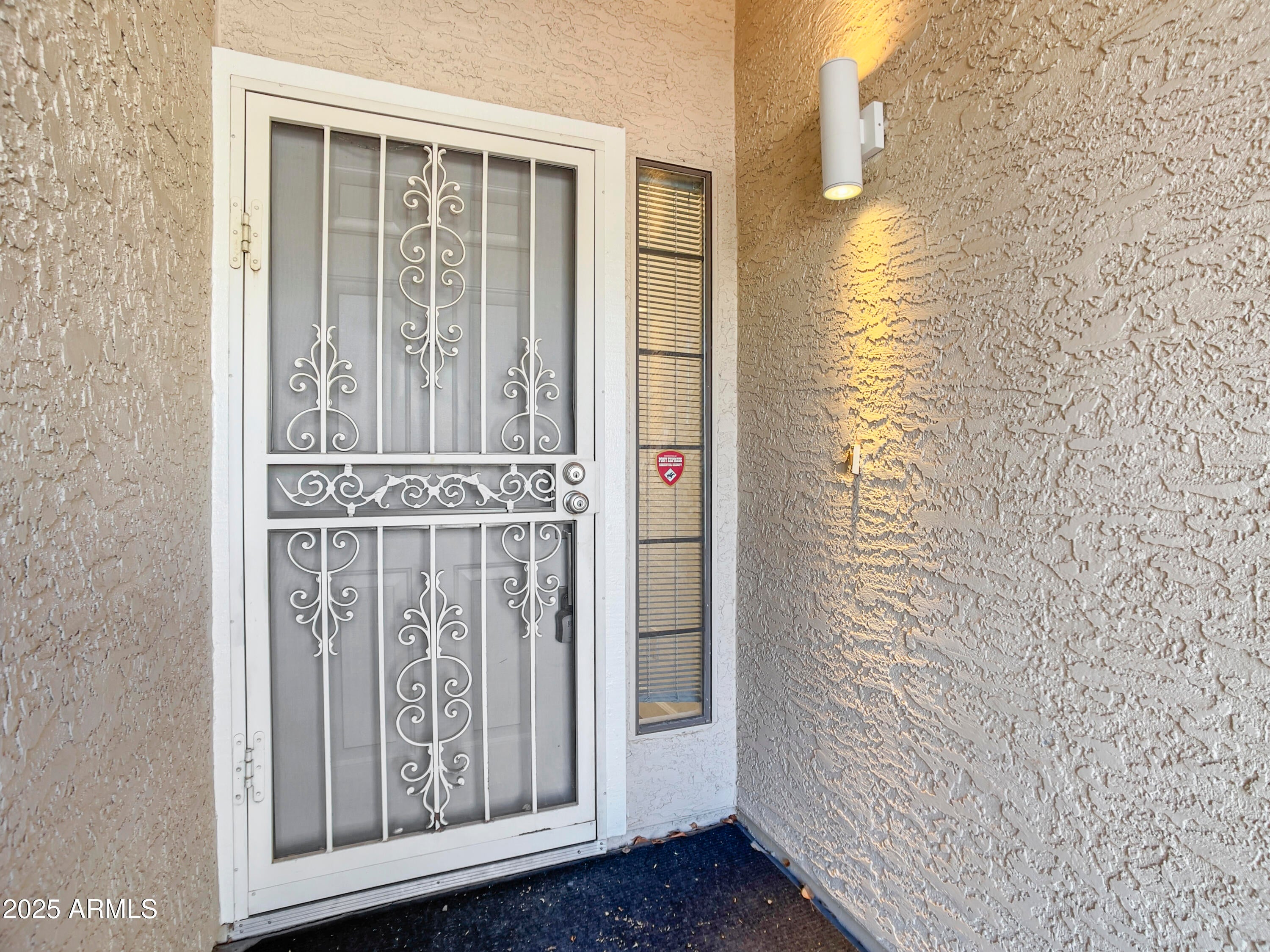 1443 E WICKIEUP Lane