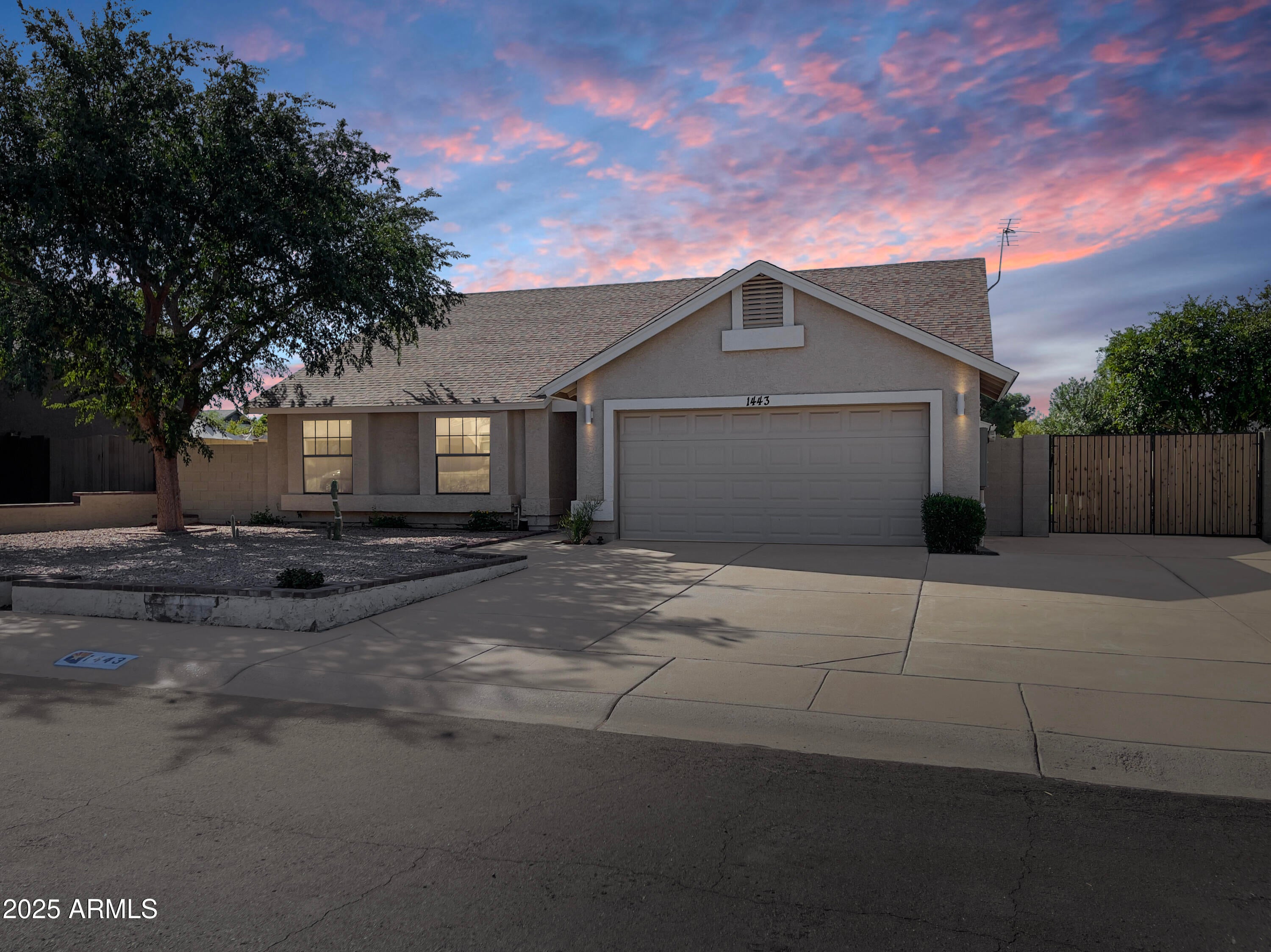 1443 E WICKIEUP Lane
