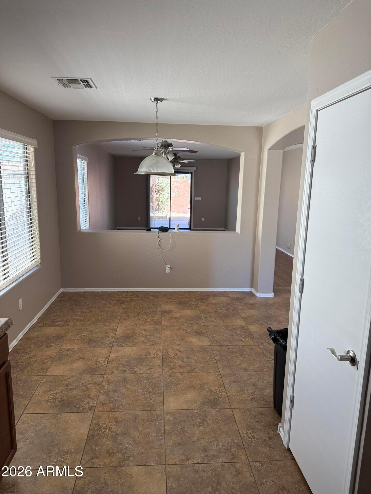 816 W Mid Way Street