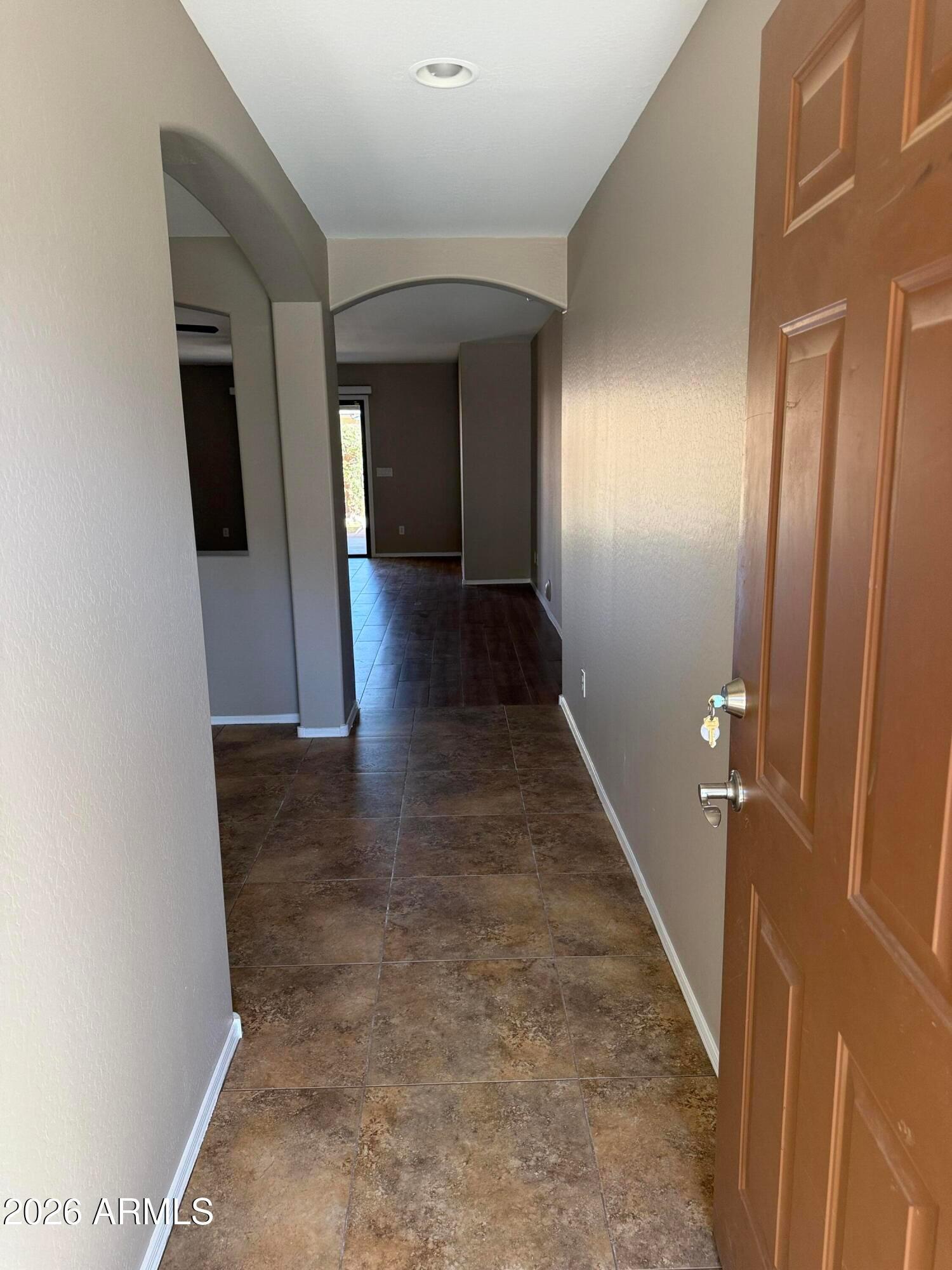 816 W Mid Way Street