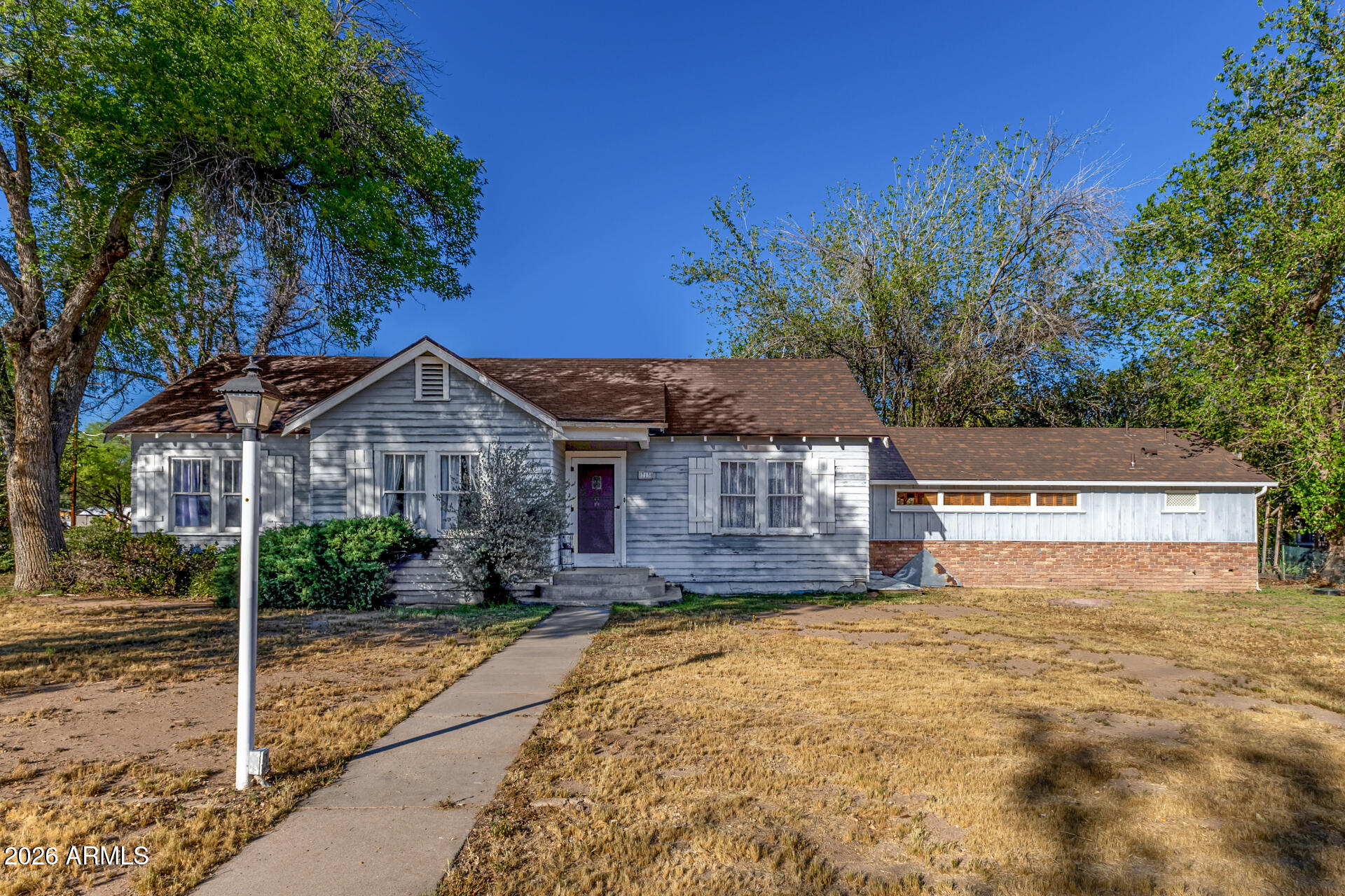 213 S MESQUITE Street