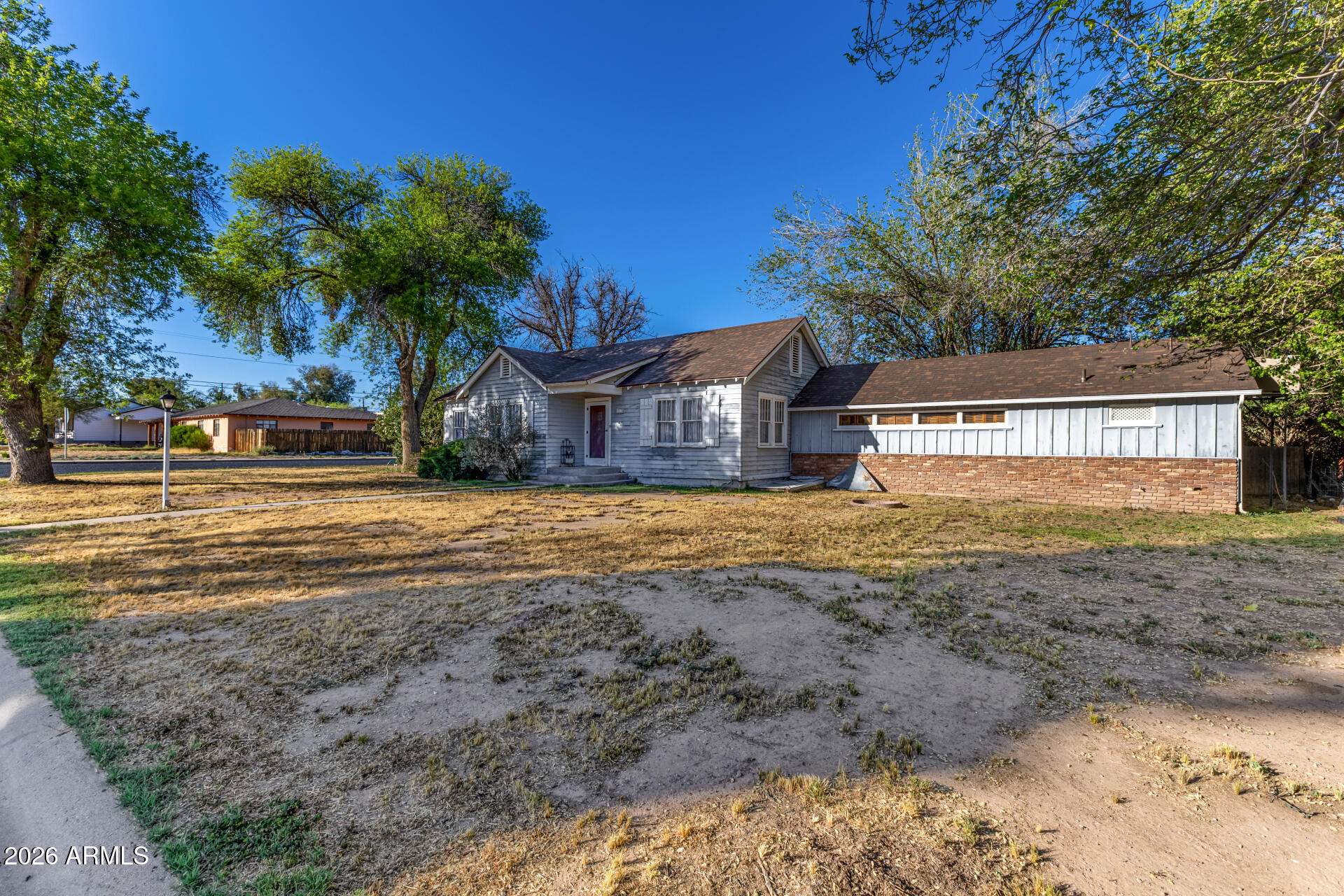 213 S MESQUITE Street