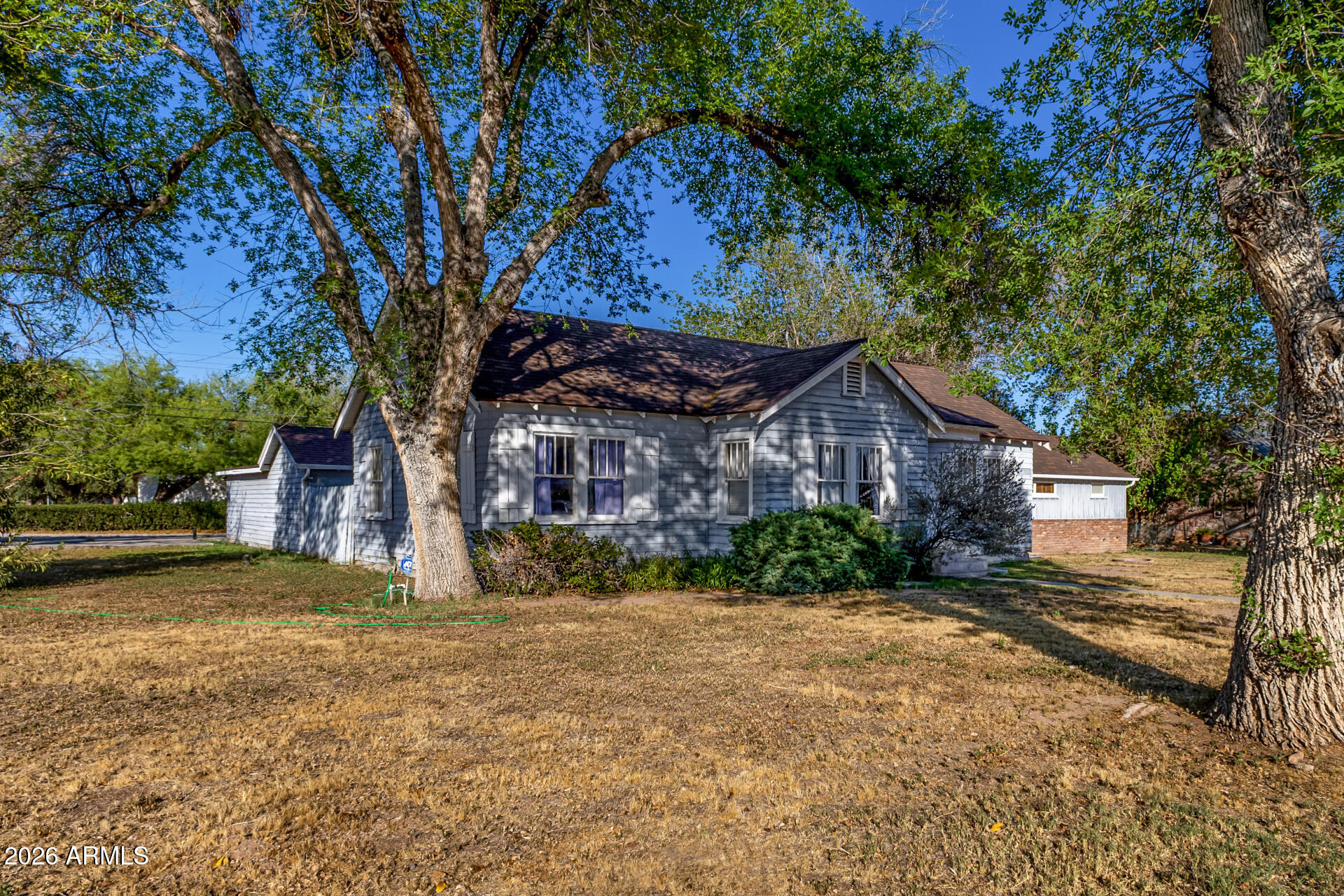 213 S MESQUITE Street