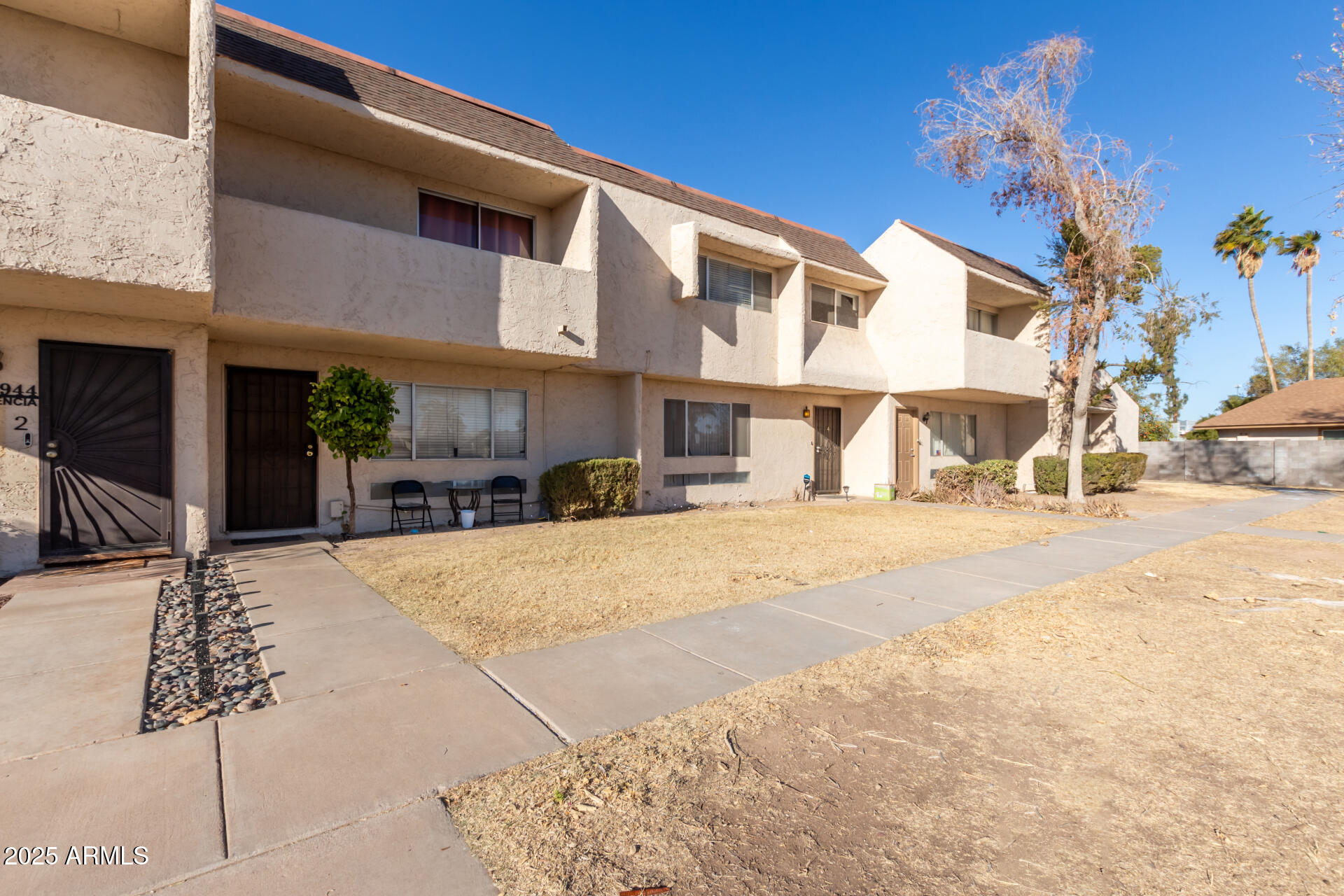 944 S VALENCIA -- 3