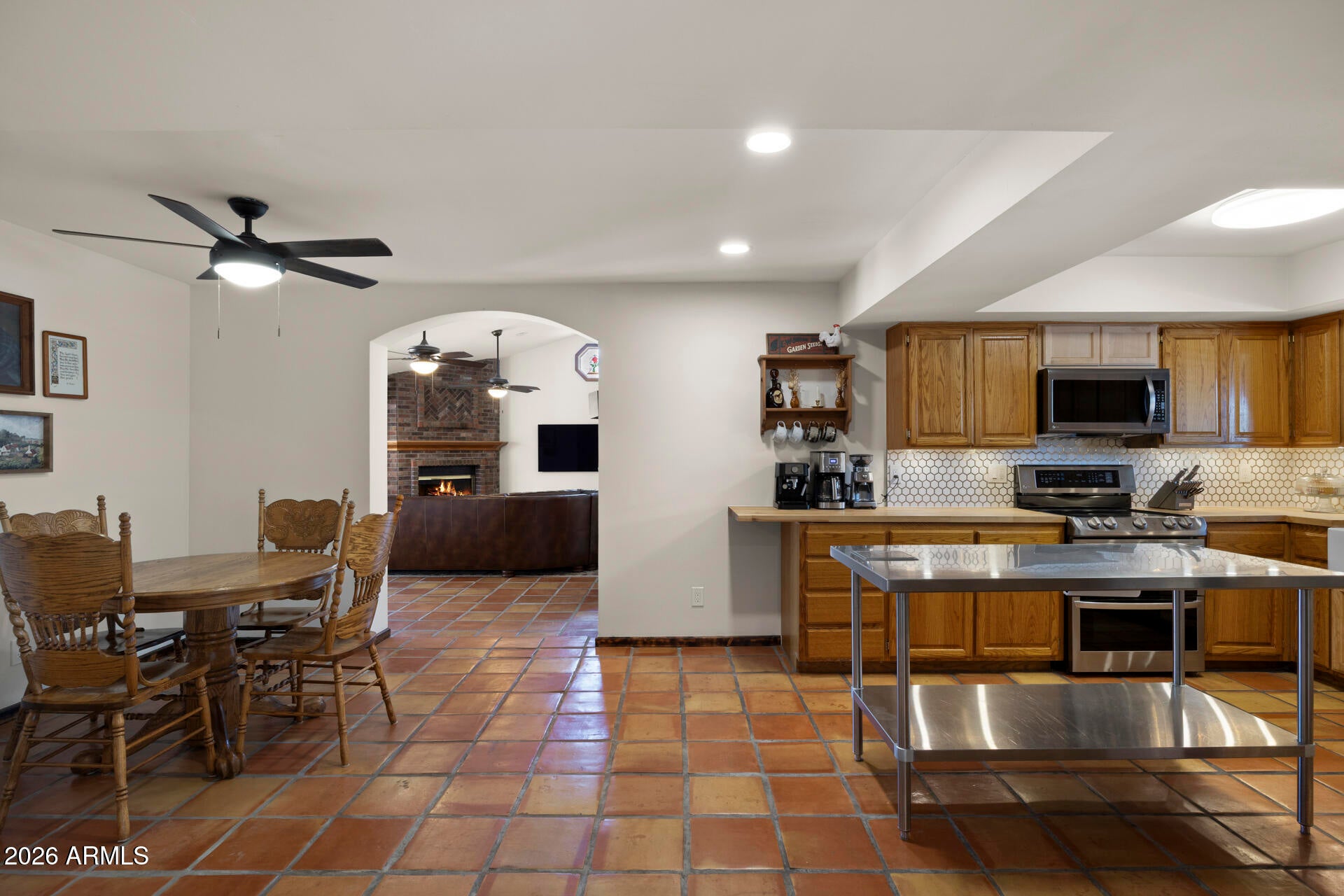 1546 E FLOWER Circle