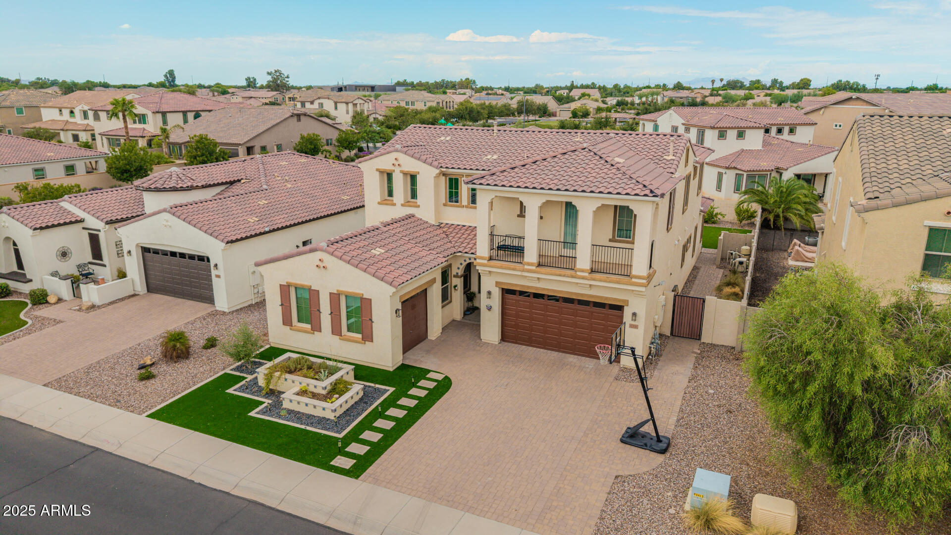 4204 E GRAND CANYON Drive