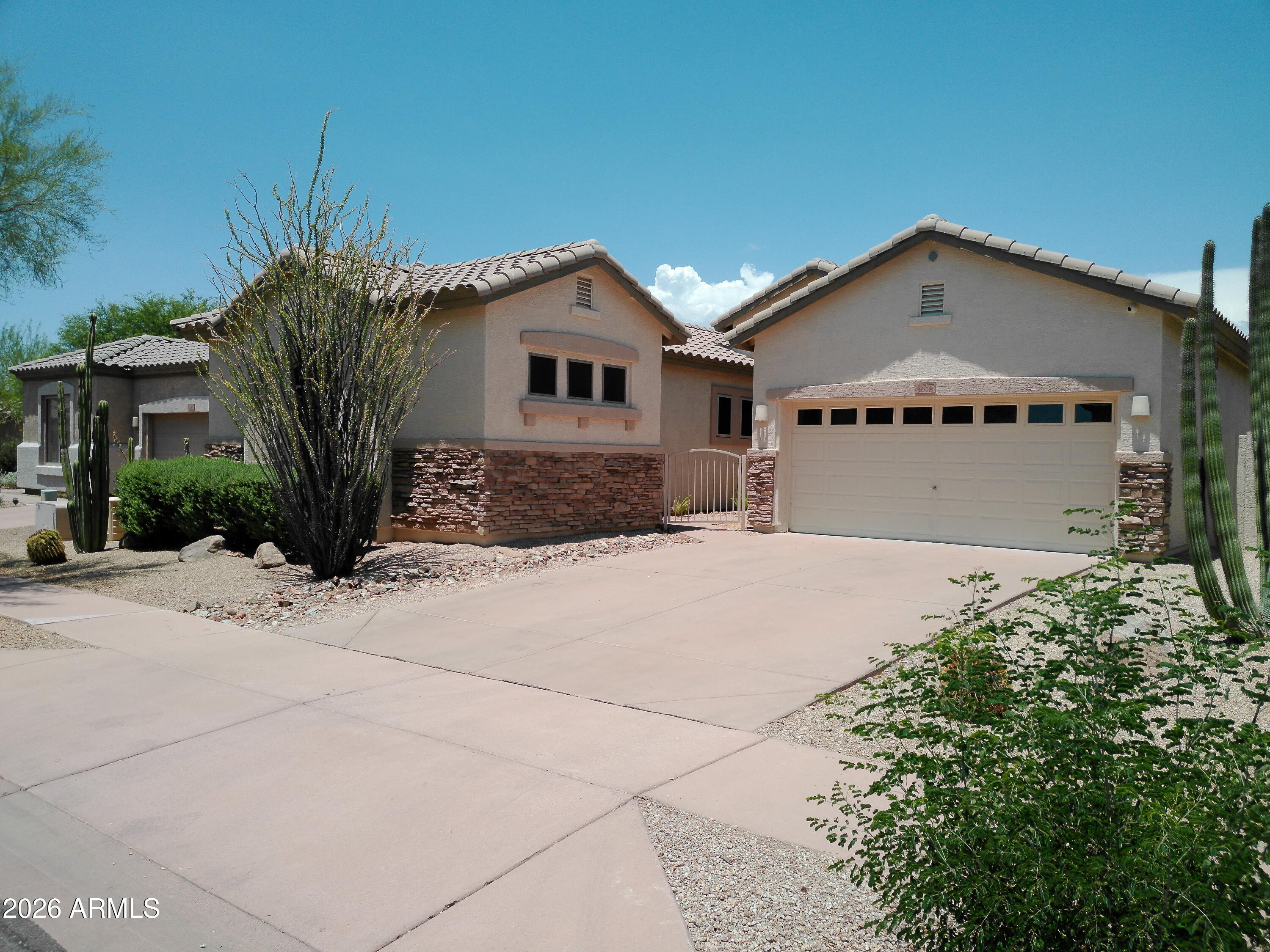 3018 W SENTINEL ROCK Road