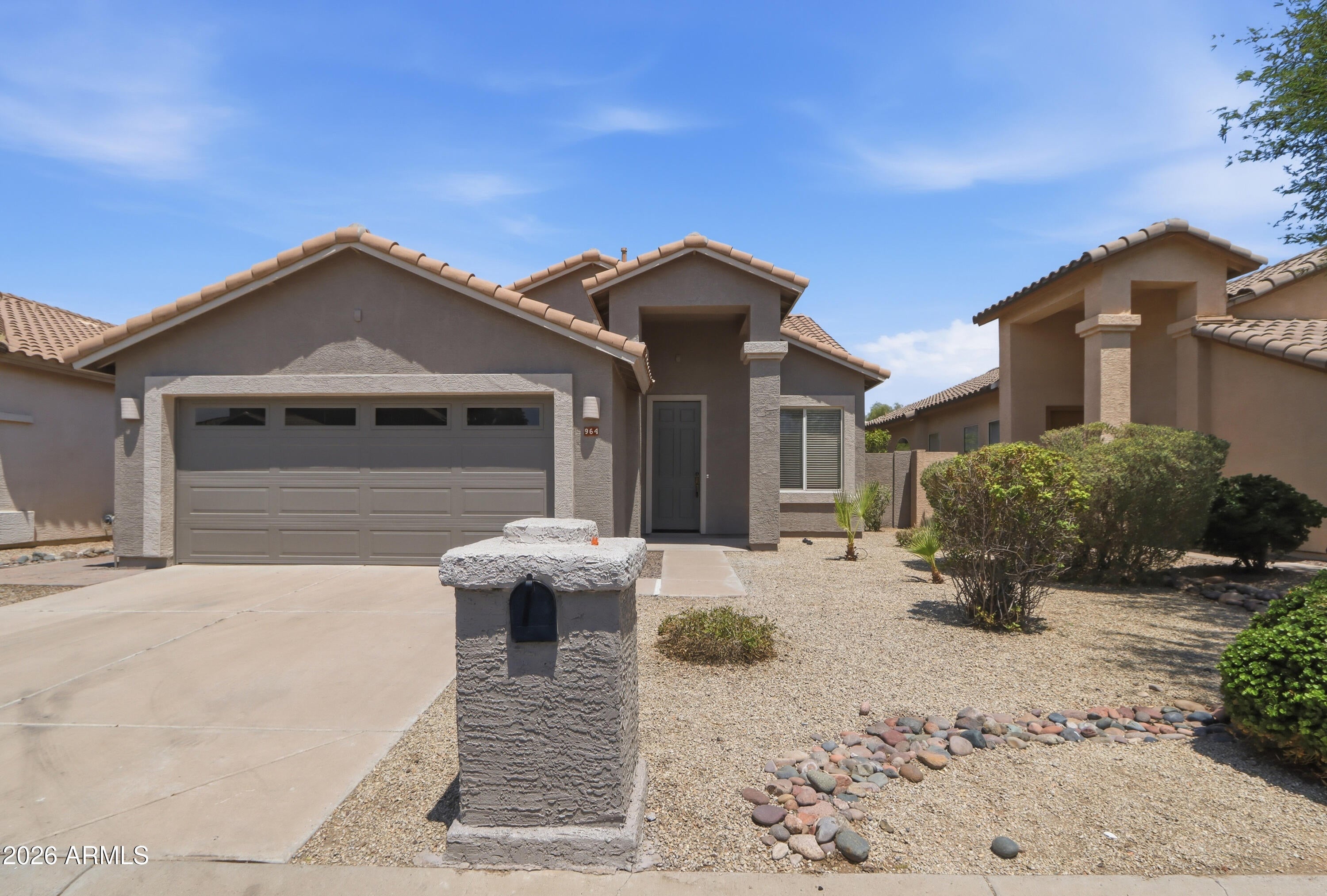 964 W FAIRWAY Drive