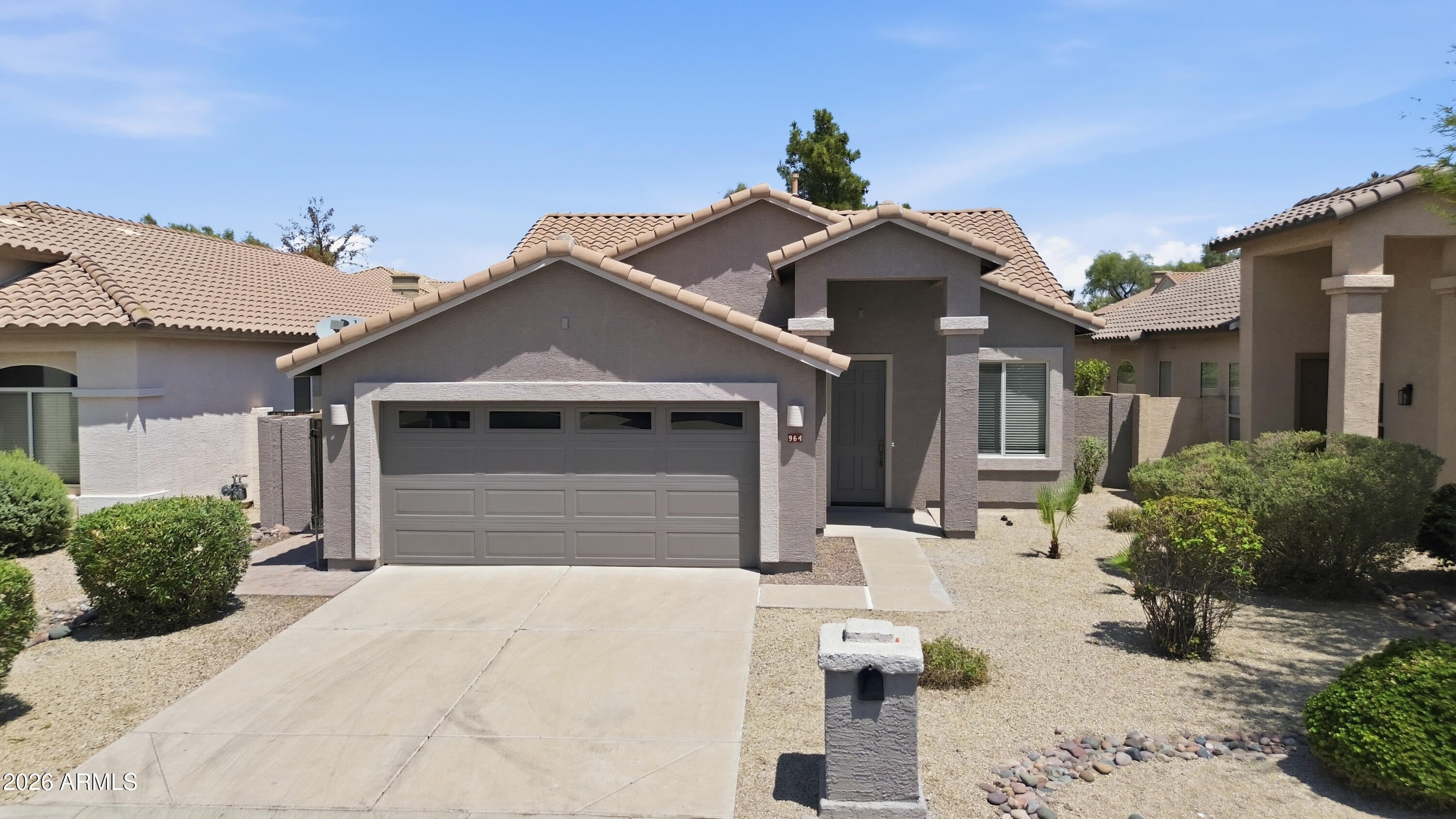 964 W FAIRWAY Drive