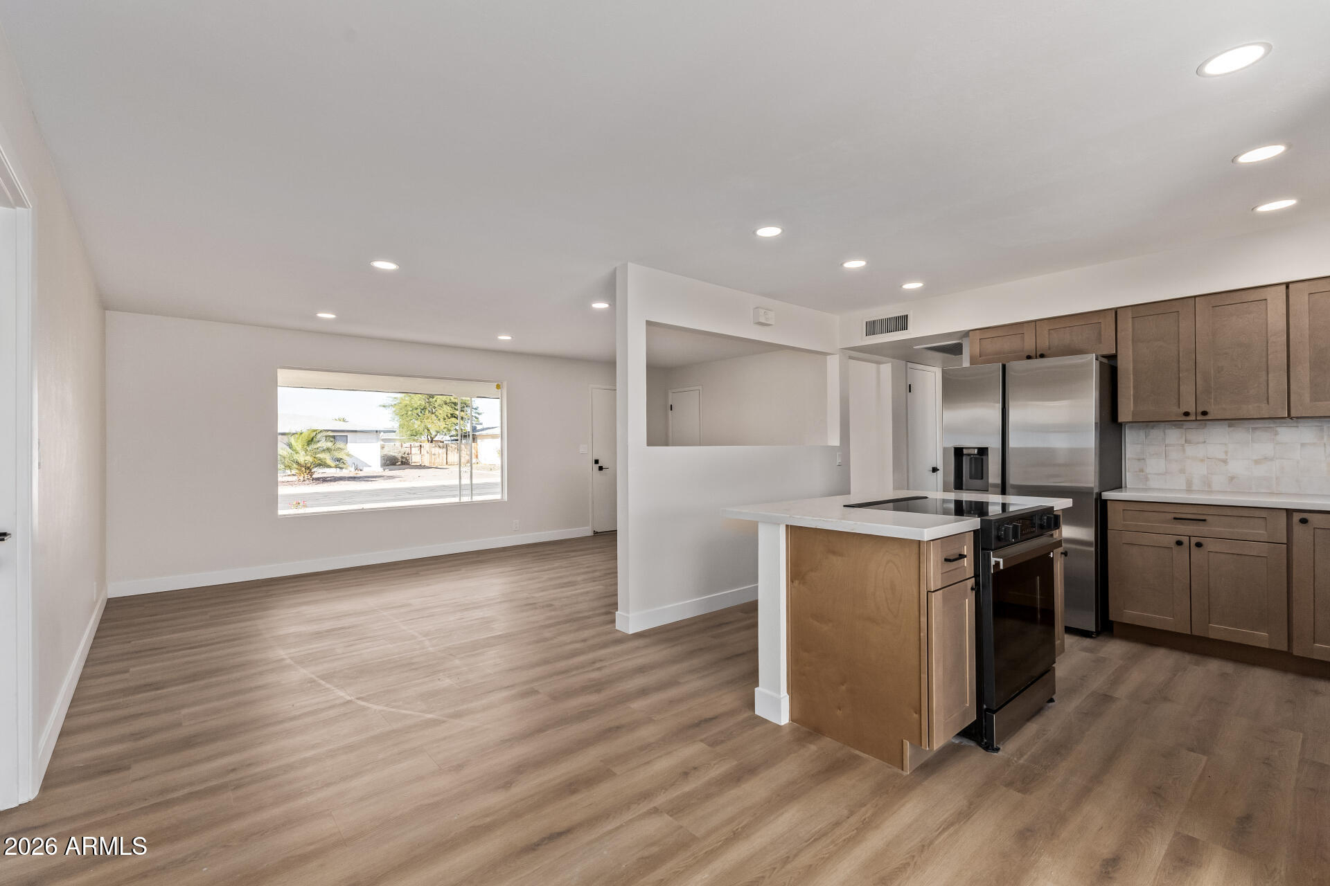 5325 E DES MOINES Street