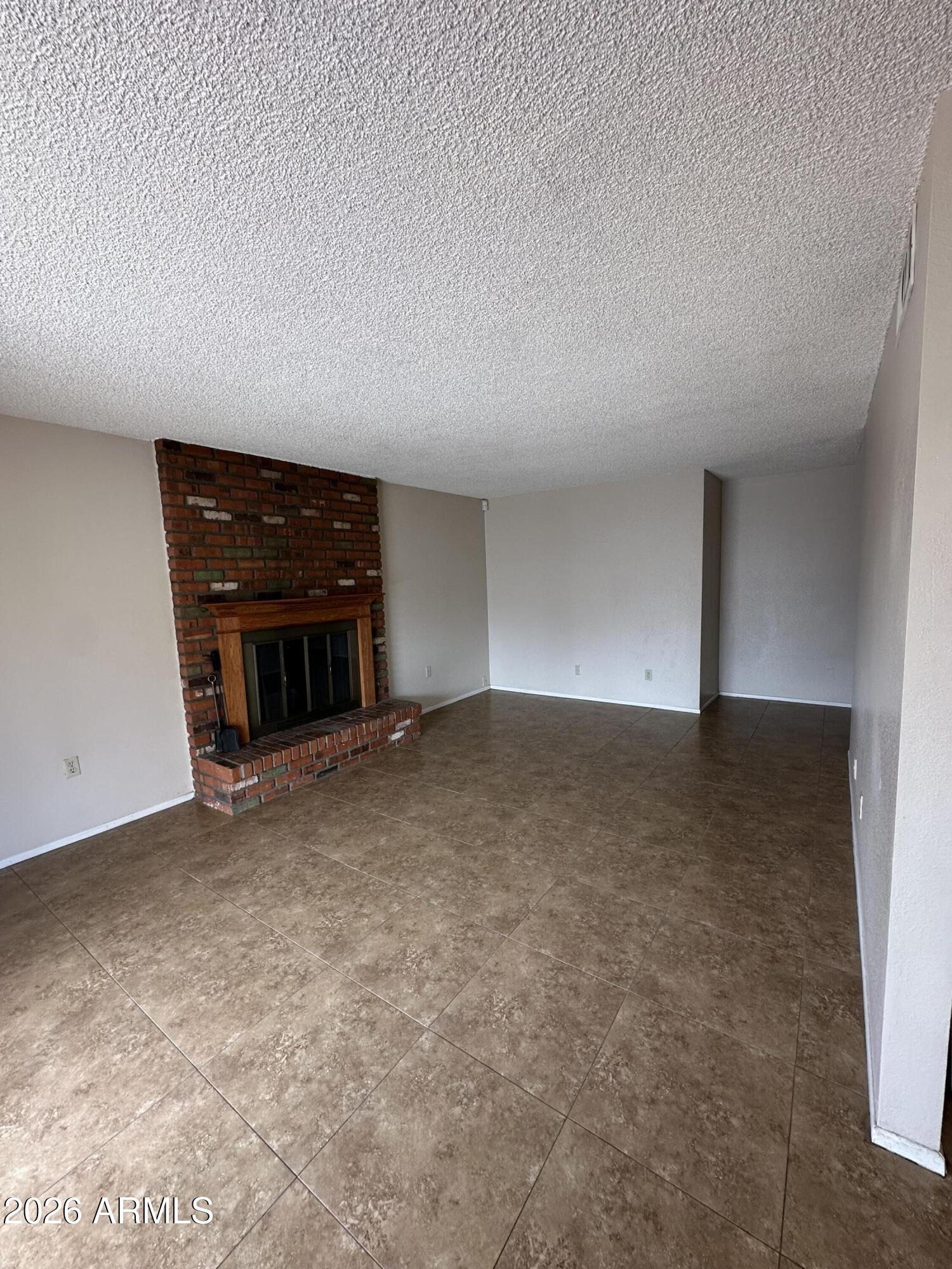 2825 W MORTEN Avenue