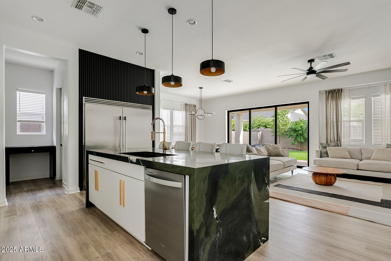 10201 E TAHOE Avenue