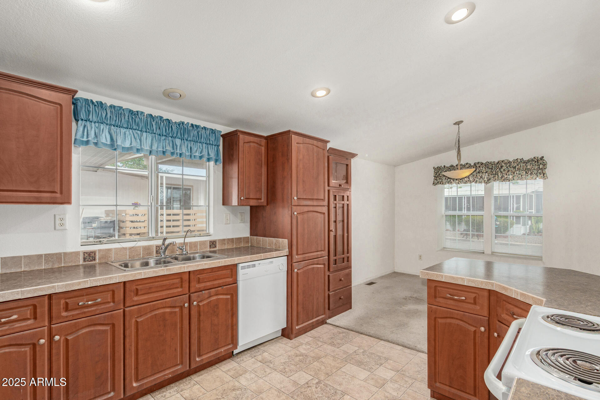 201 S GREENFIELD Road 17