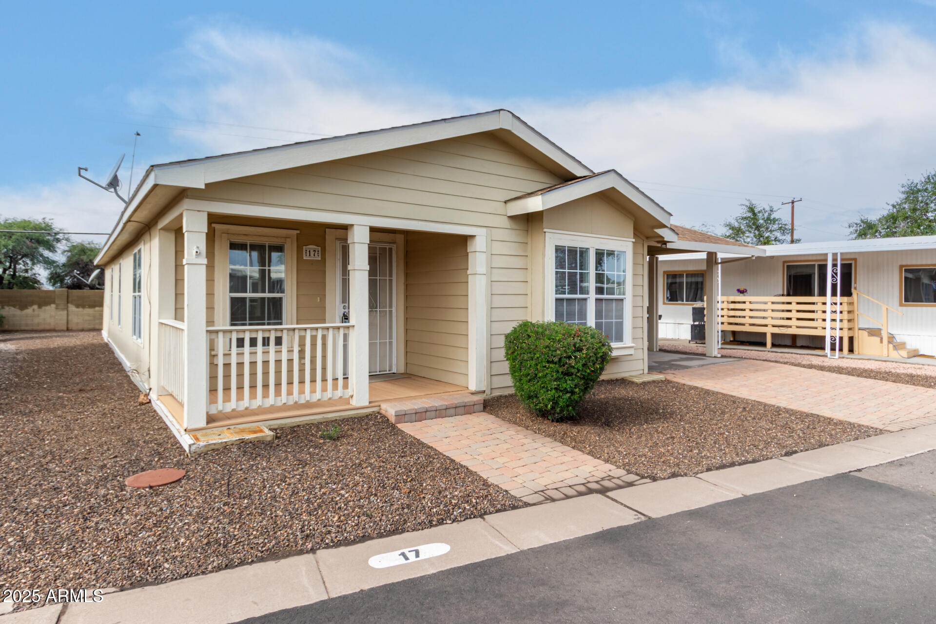 201 S GREENFIELD Road 17