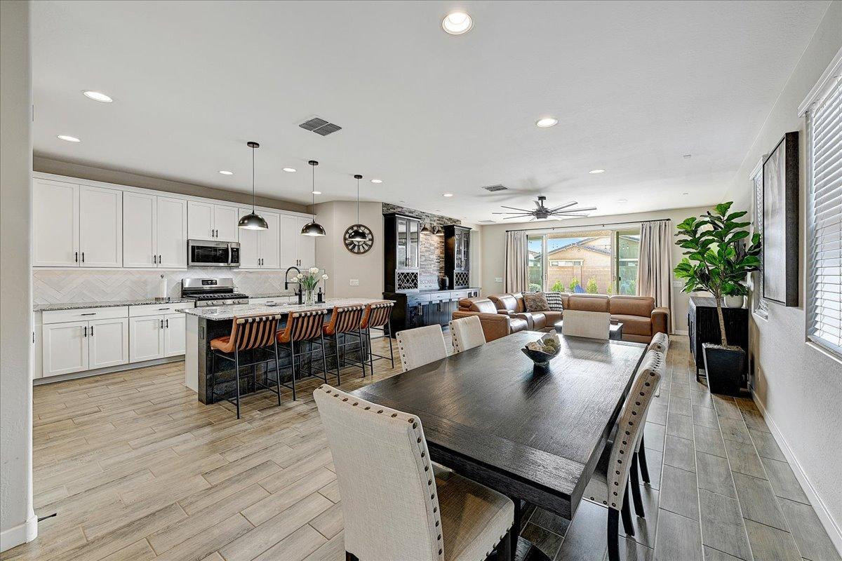 2053 W Lonesome Trail