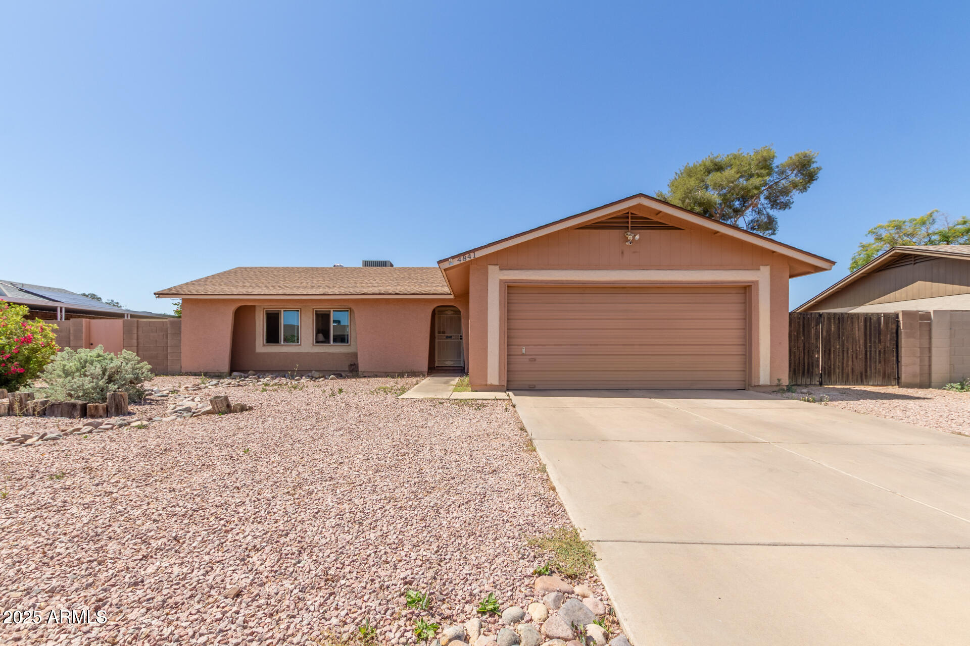 4841 W AIRE LIBRE Avenue