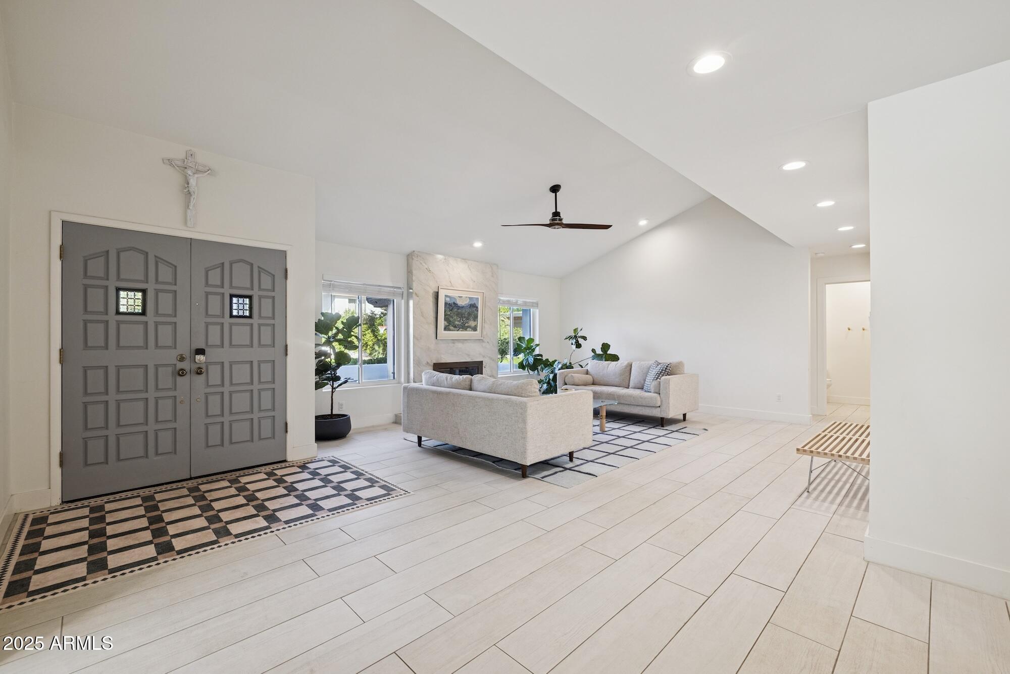 8542 N WOODLAND Court