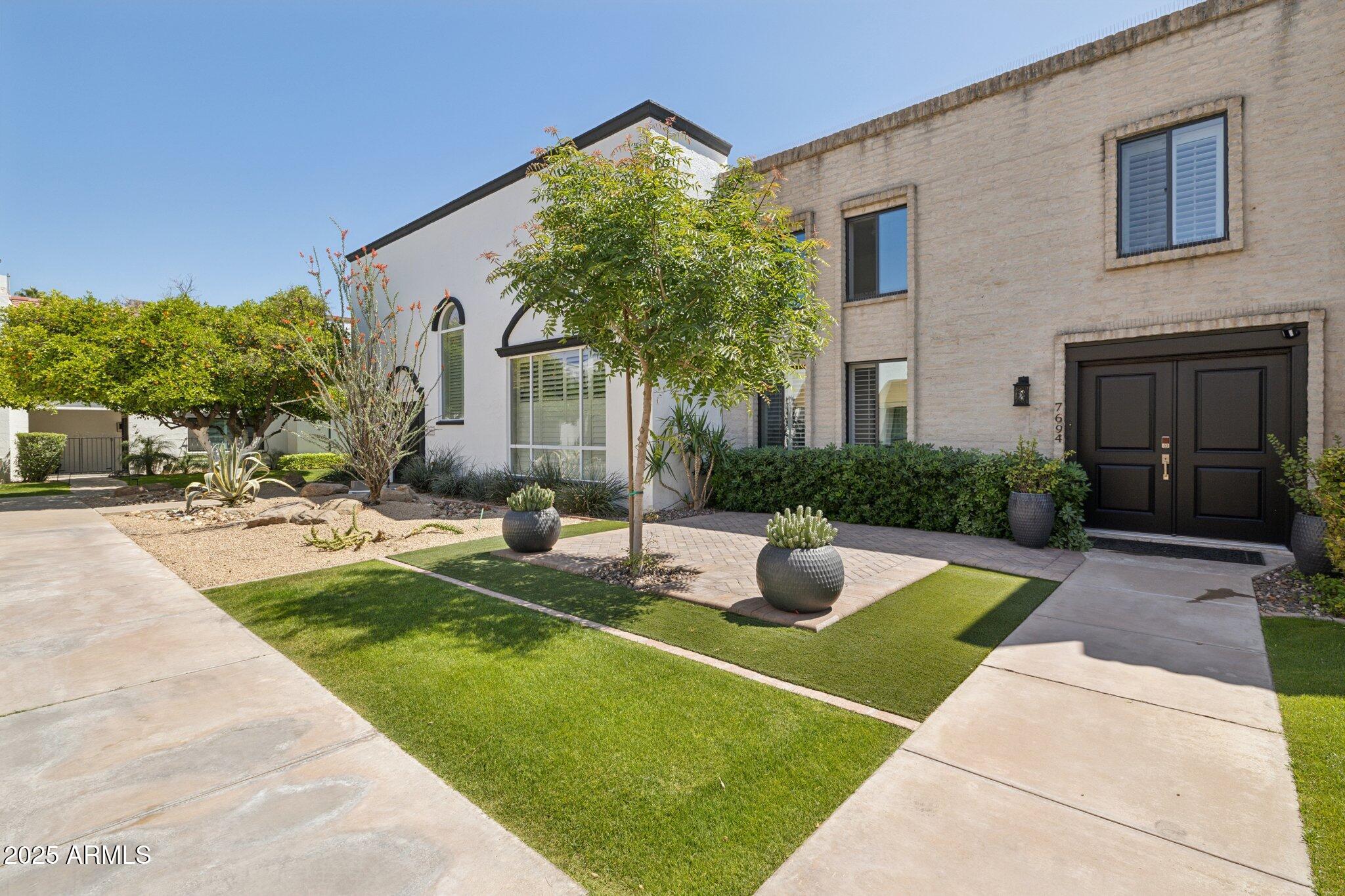 7694 E MINNEZONA Avenue