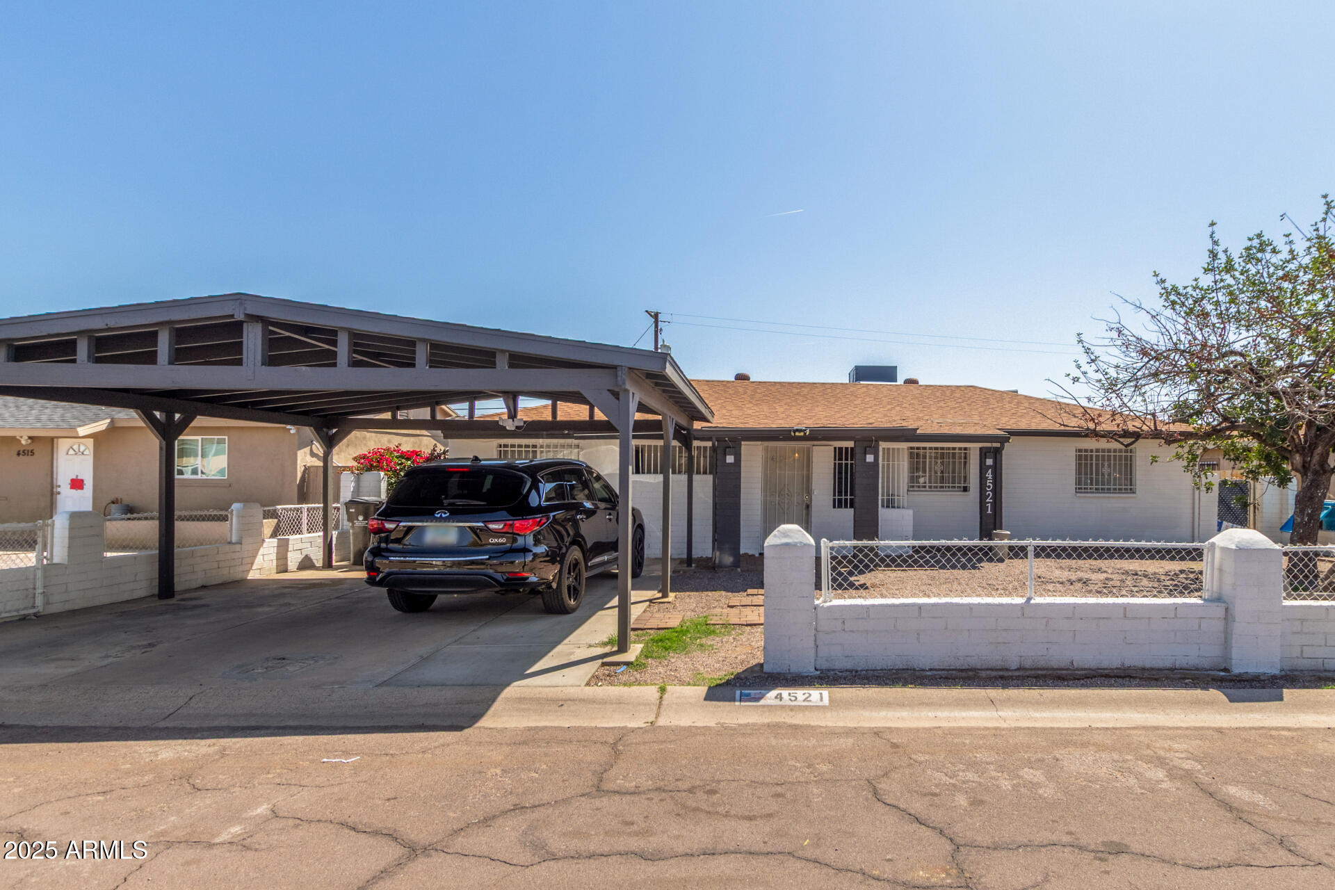 4521 W CLARENDON Avenue