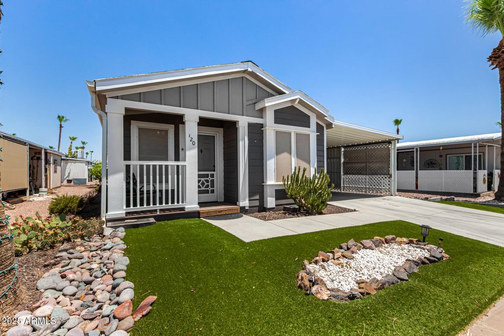 Photo of 2605 S Tomahawk Road #120, Apache Junction, AZ 85119 (MLS # 6890833)