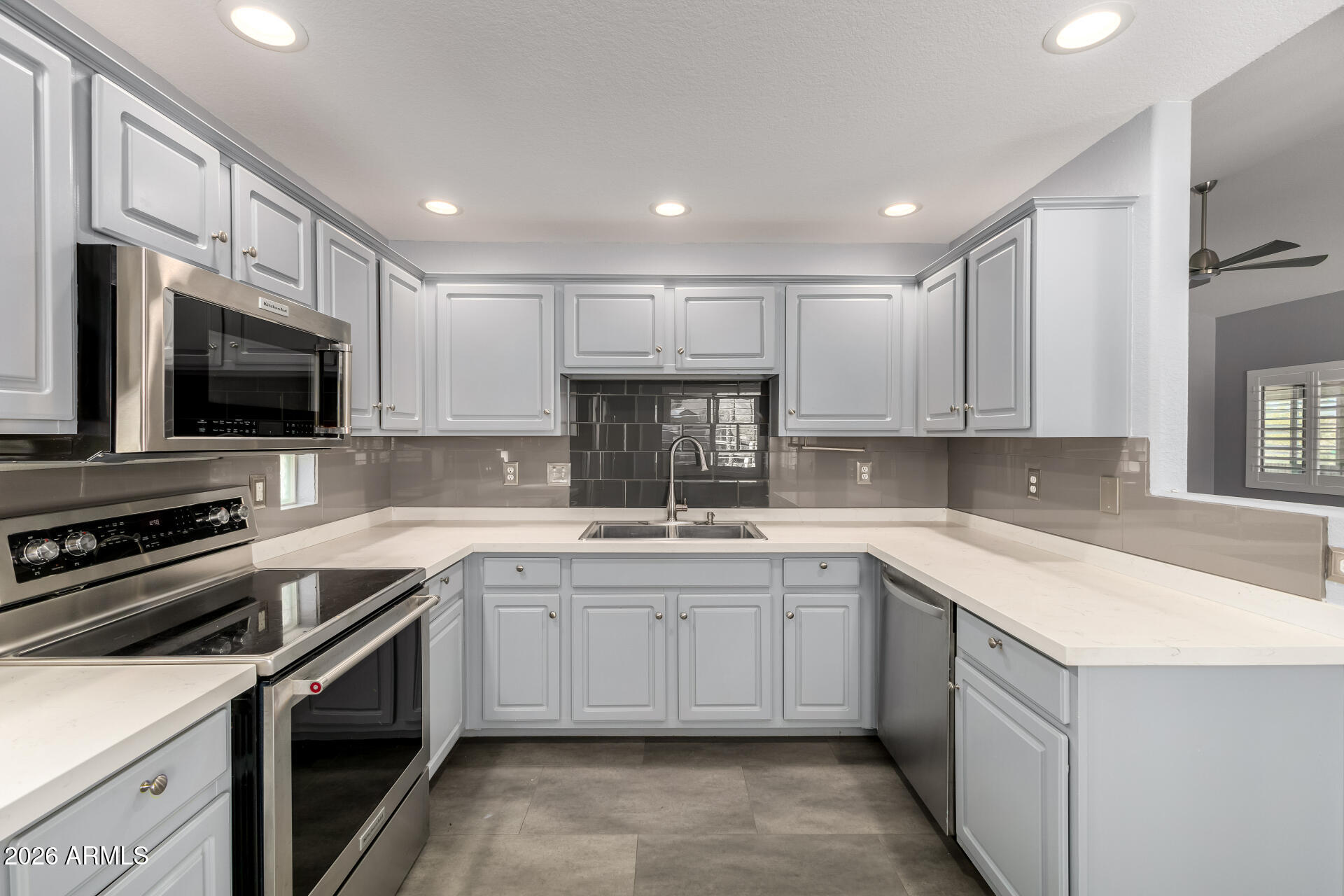 9555 E RAINTREE Drive 2055