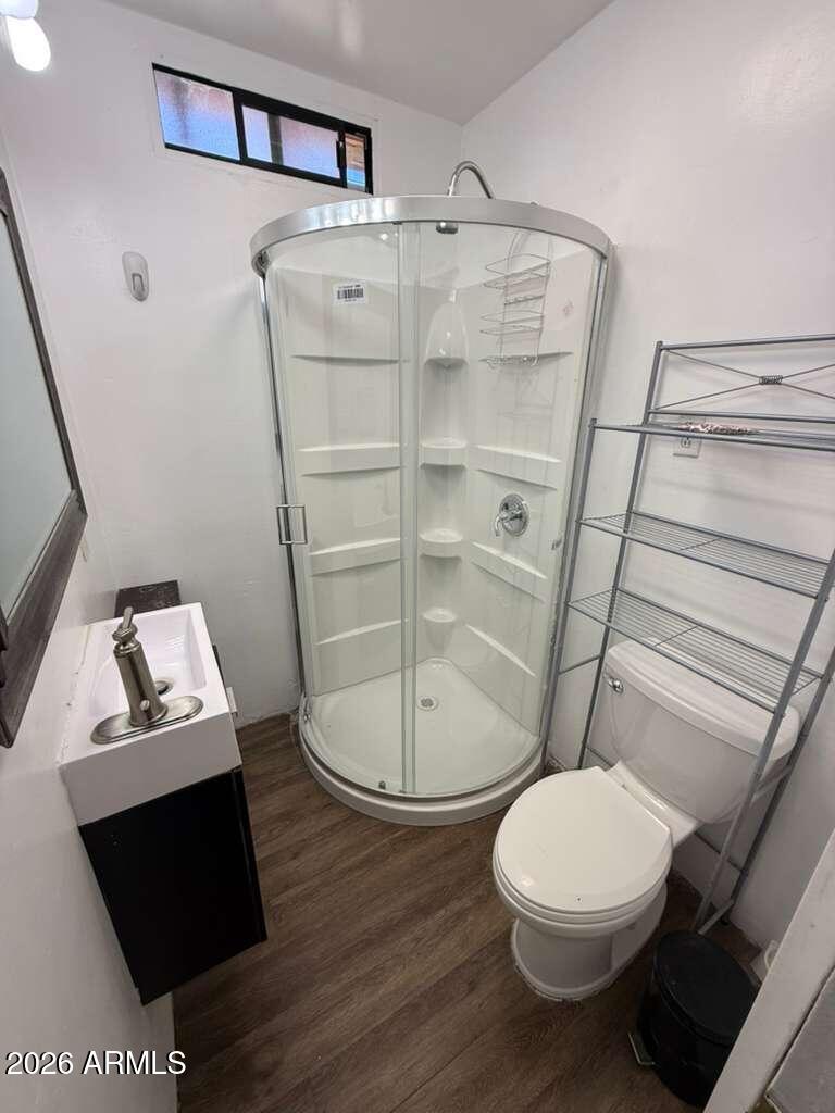 936 E 8TH Street Rear