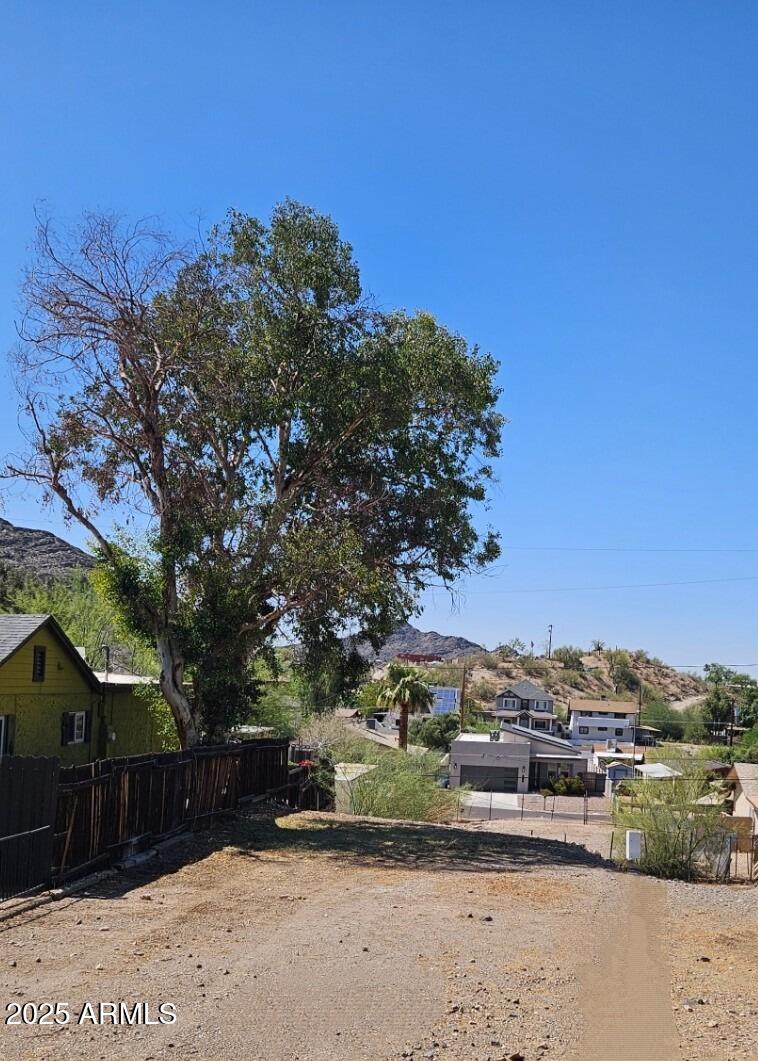 1533 E SUNNYSIDE Drive -