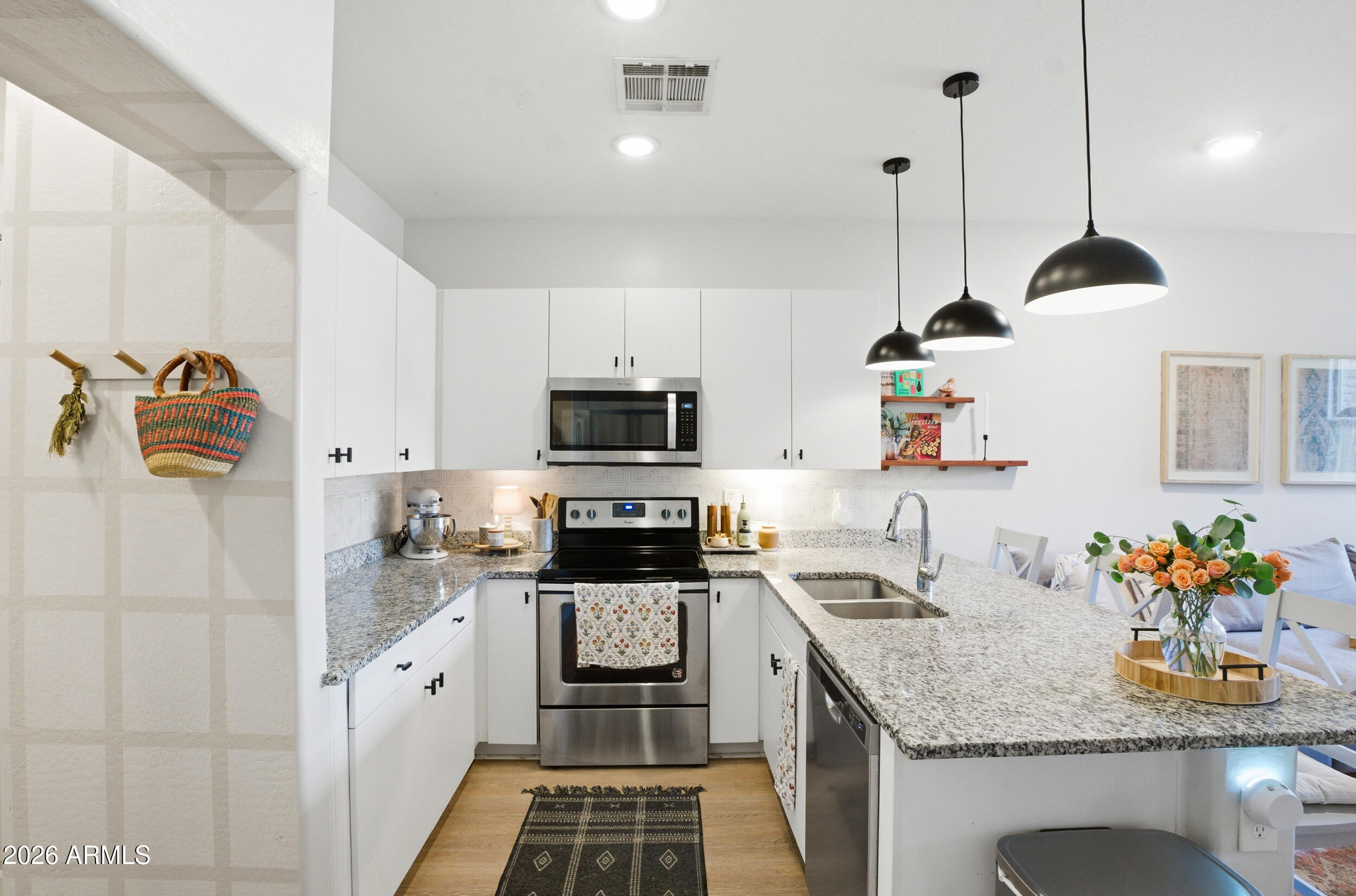 2282 E HIDALGO Avenue