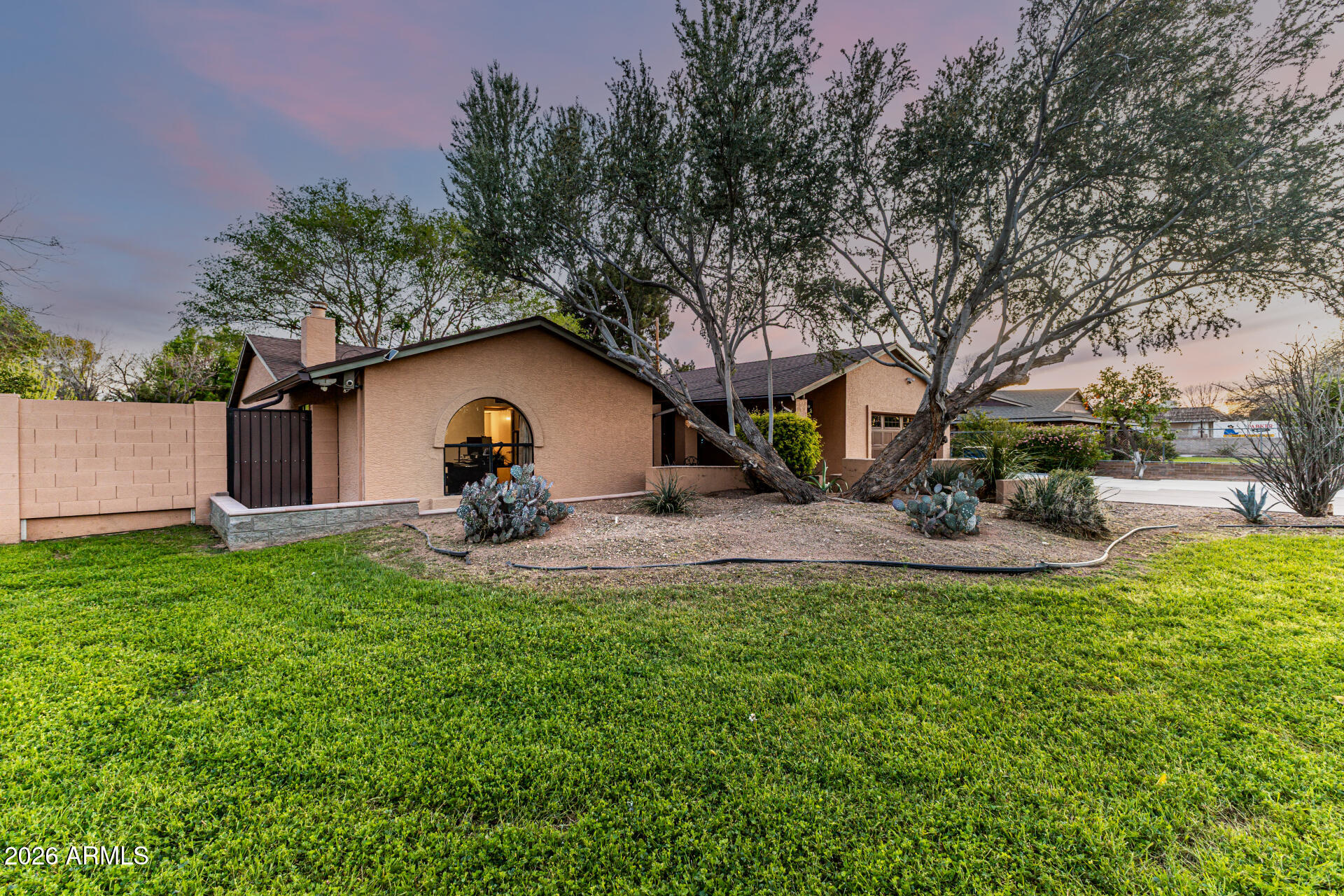 2115 W SHAWNEE Drive