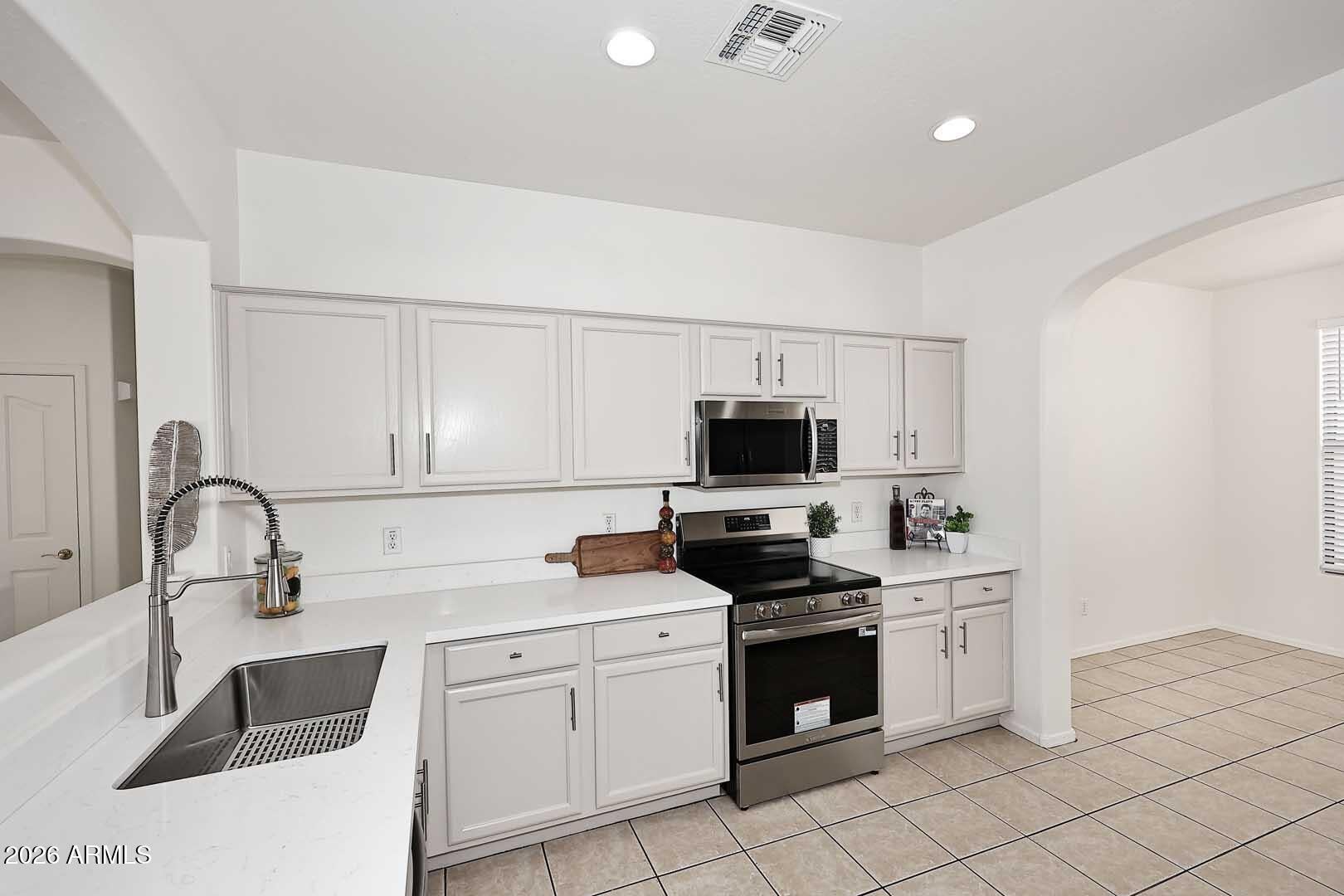 3366 E PACKARD Drive