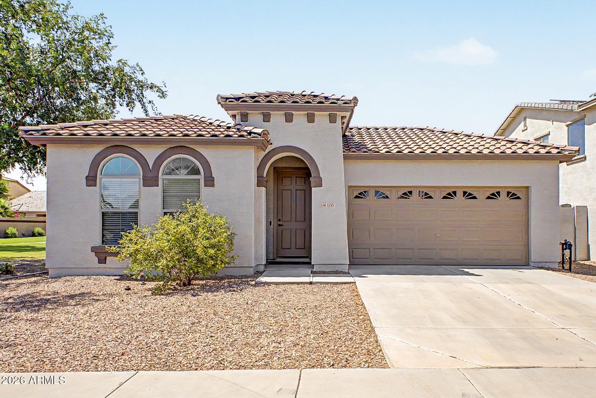 1553 E PRICKLY PEAR Place