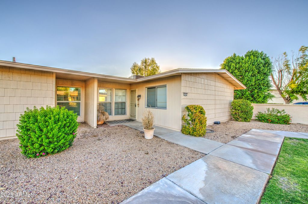 Photo of 10523 W Highwood Lane, Sun City, AZ 85373 (MLS # 6914061)