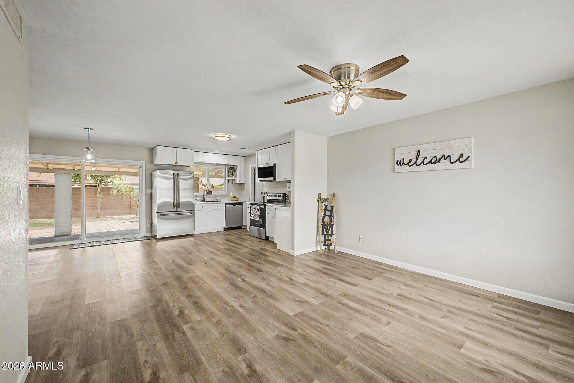 1425 W WICKIEUP Lane