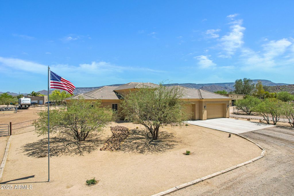 Photo of 1008 E Mano Drive, New River, AZ 85087 (MLS # 6864801)