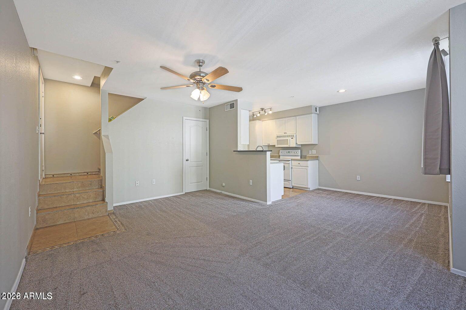 1701 E COLTER Street 11