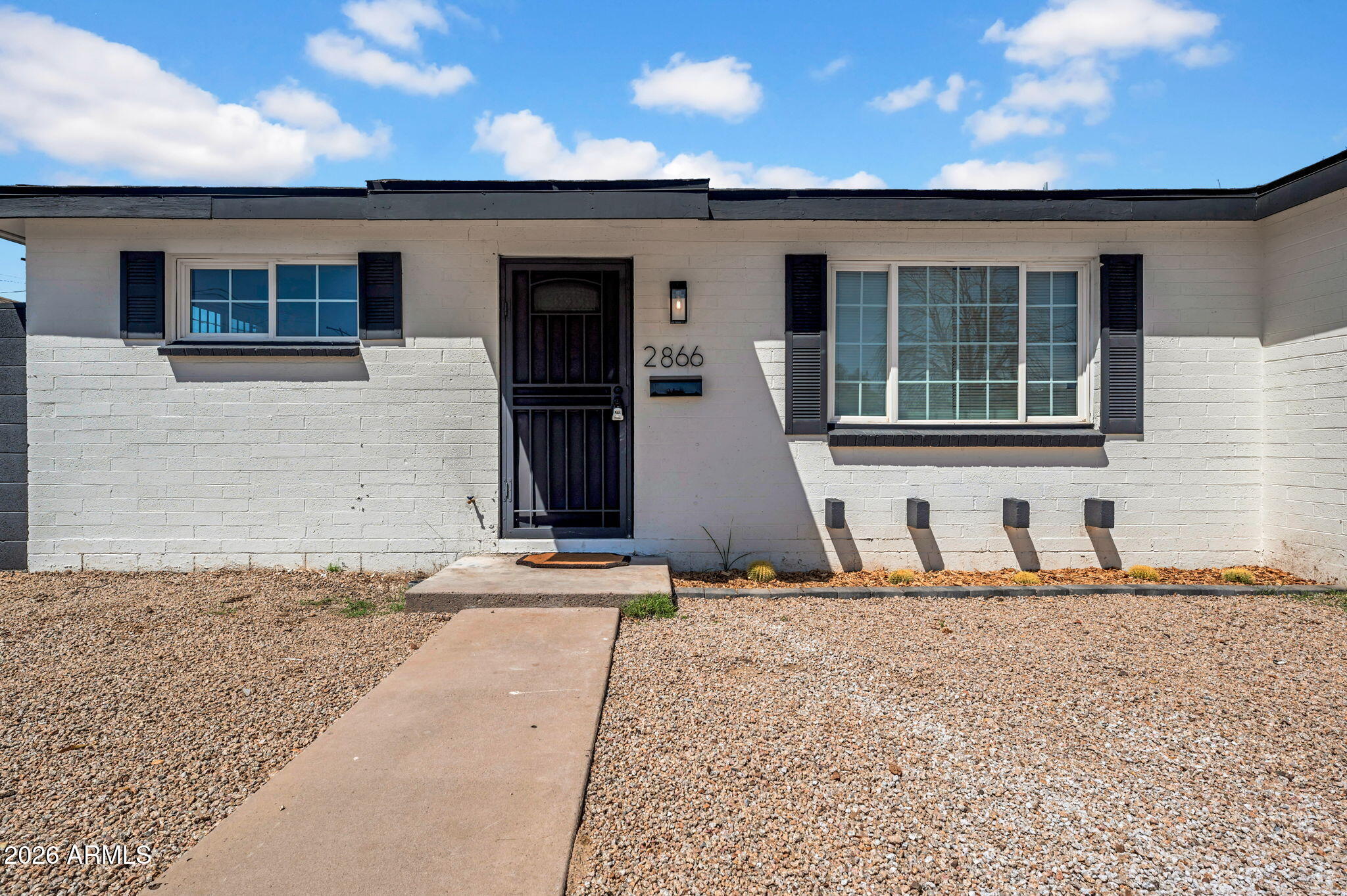 2866 W DIANA Avenue