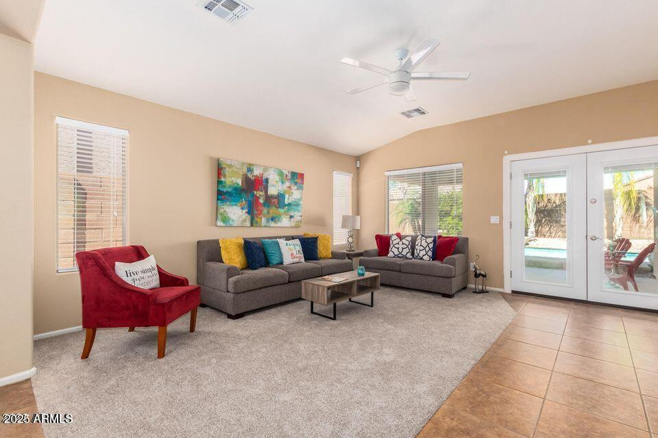 632 E Mule Train Trail