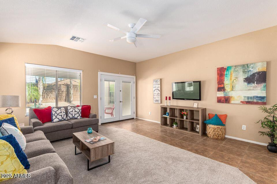 632 E Mule Train Trail