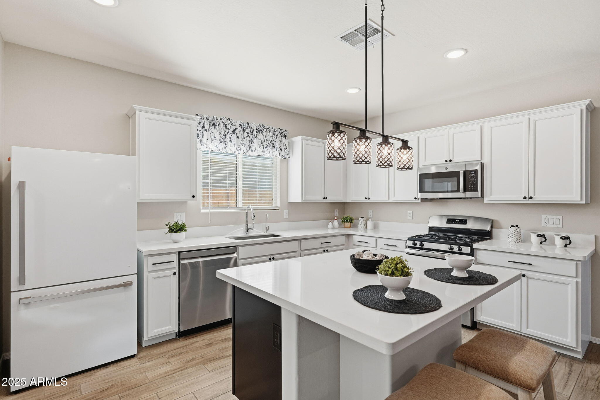 3017 N MAJESTIC Court